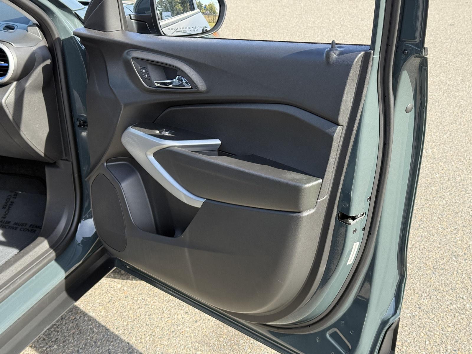 Used 2025 Chevrolet Trax SUV