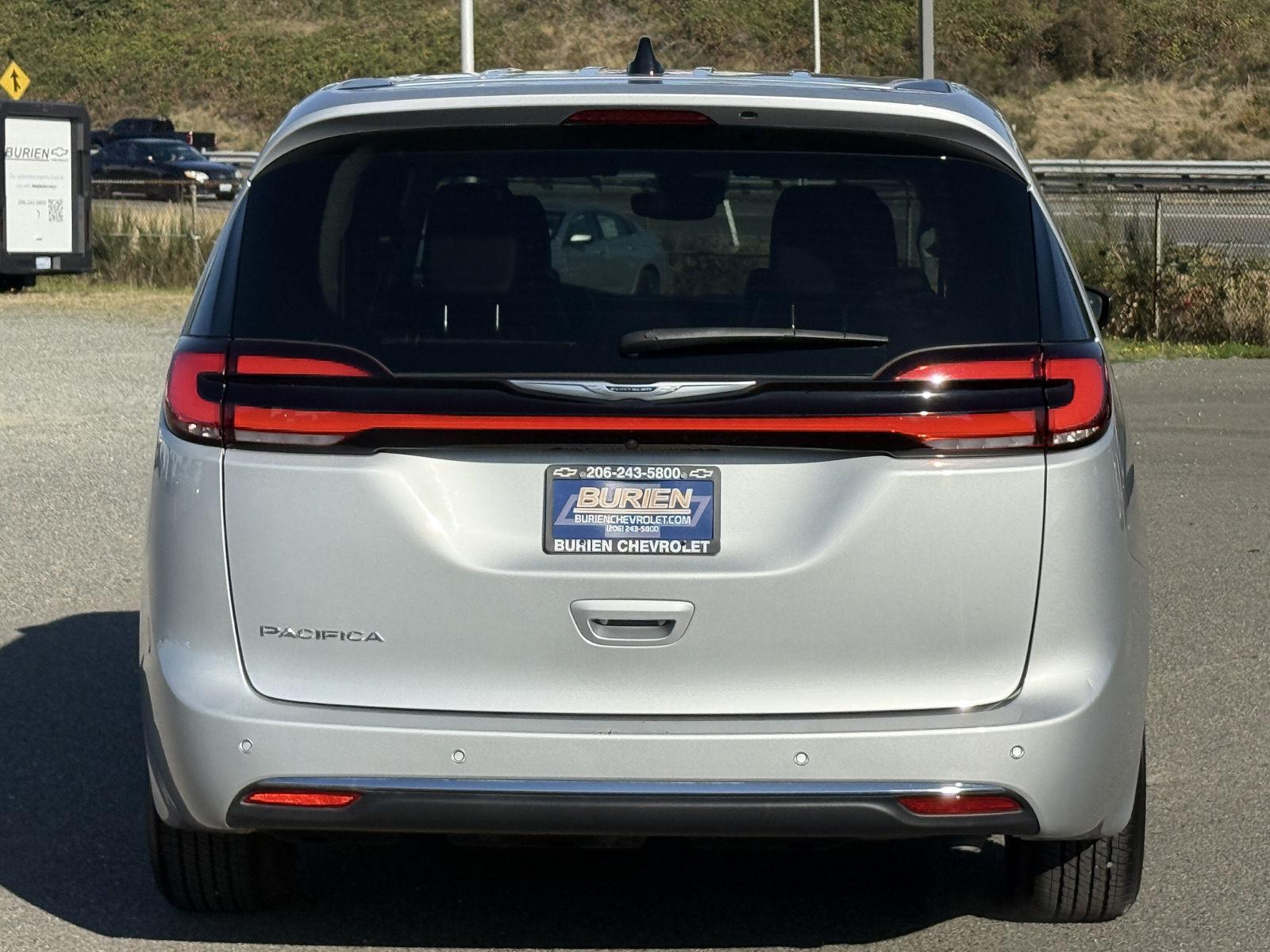 Used 2024 Chrysler Pacifica Van