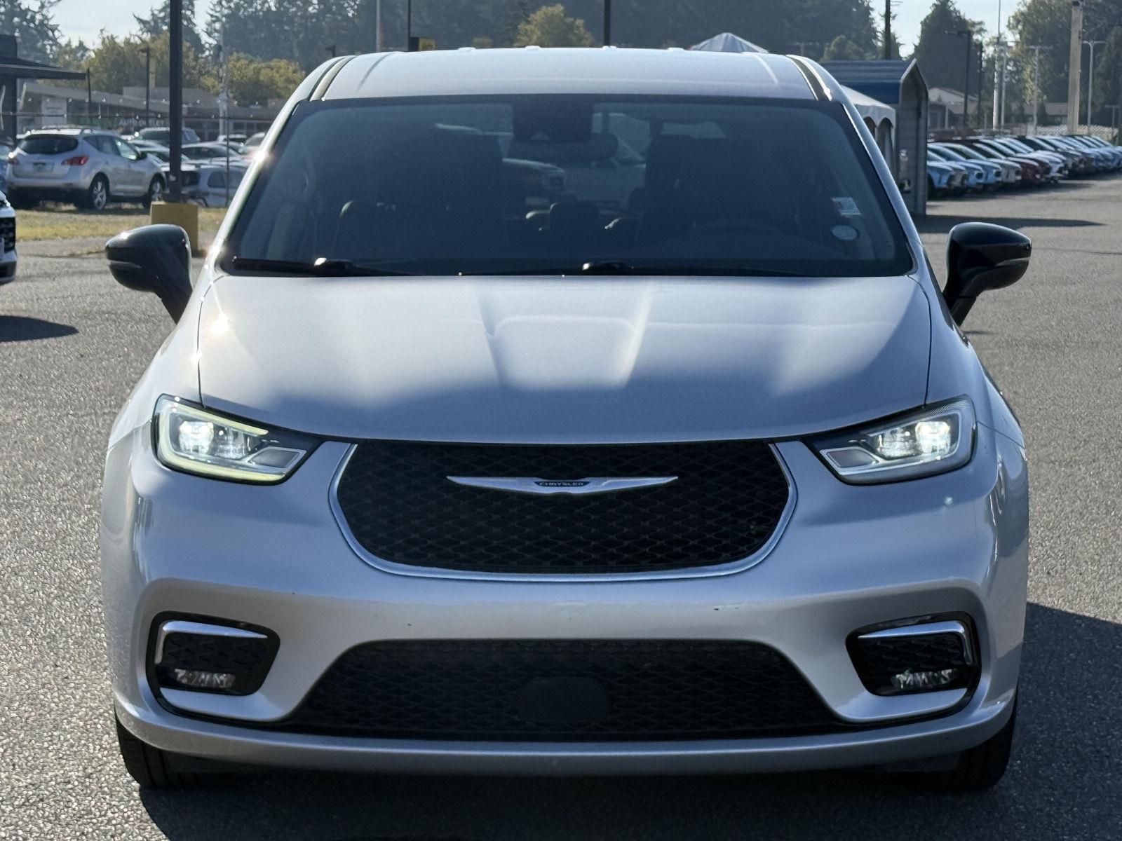 Used 2024 Chrysler Pacifica Van