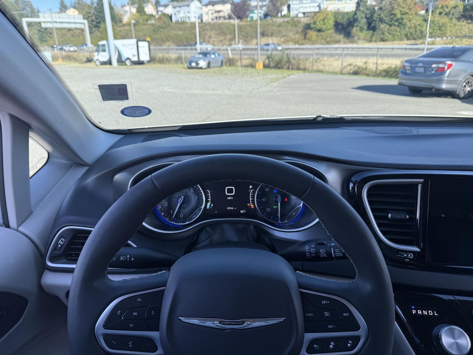 Used 2024 Chrysler Pacifica Van