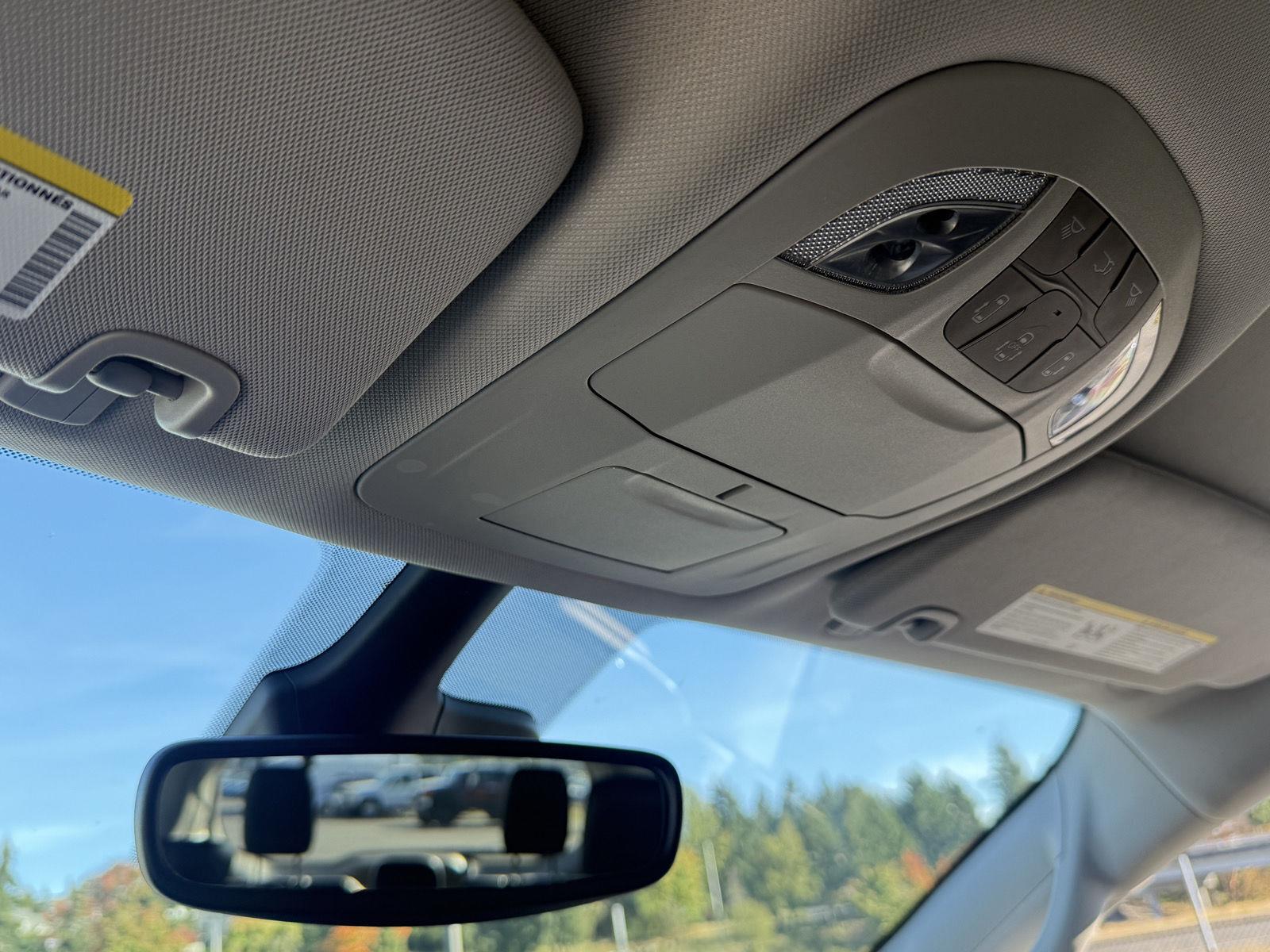 Used 2024 Chrysler Pacifica Van