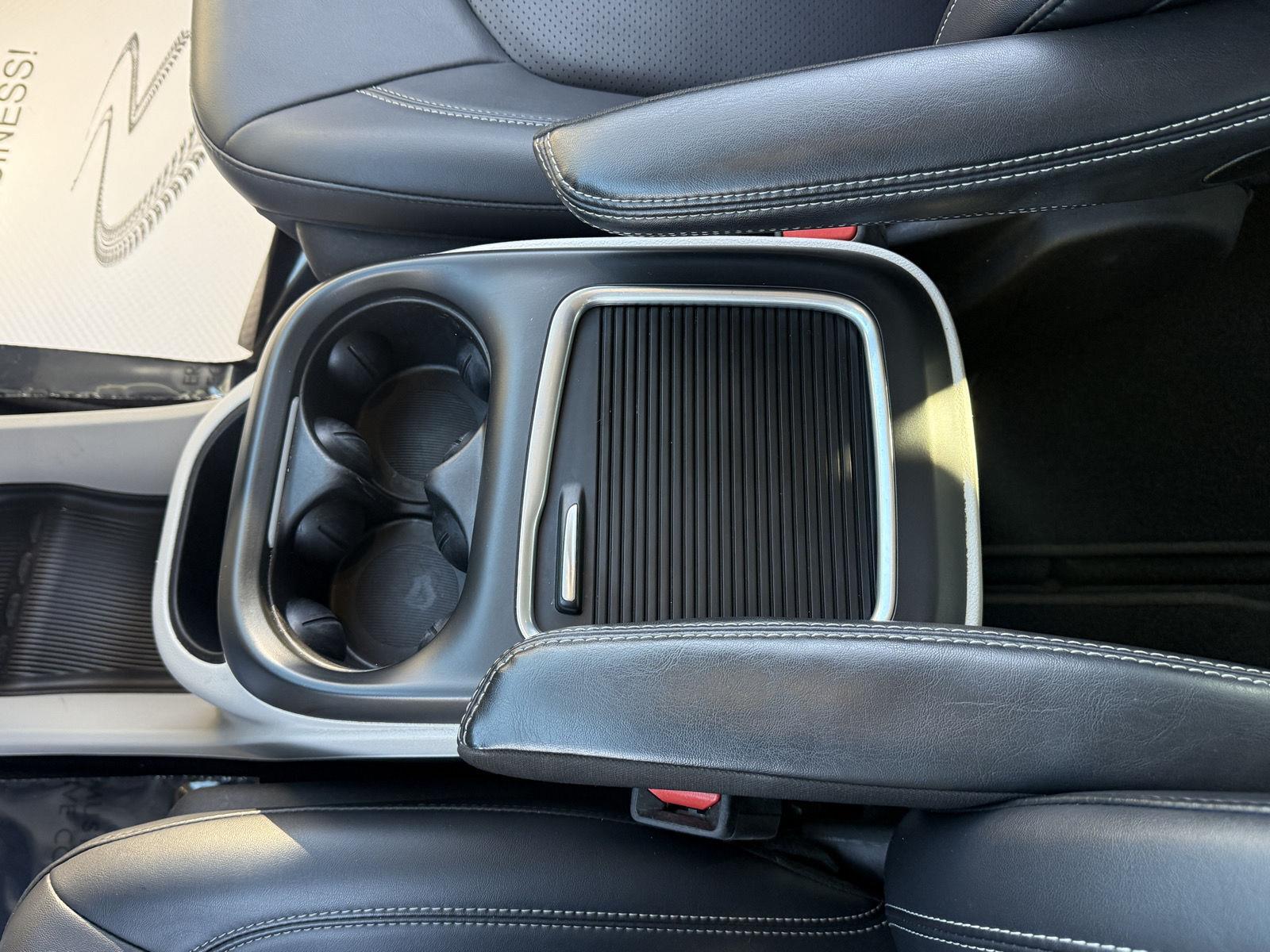 Used 2024 Chrysler Pacifica Van