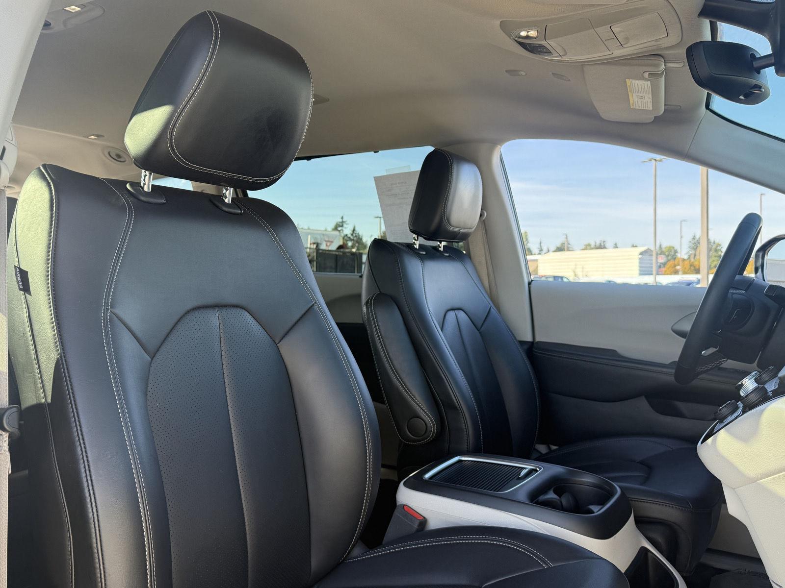 Used 2024 Chrysler Pacifica Van