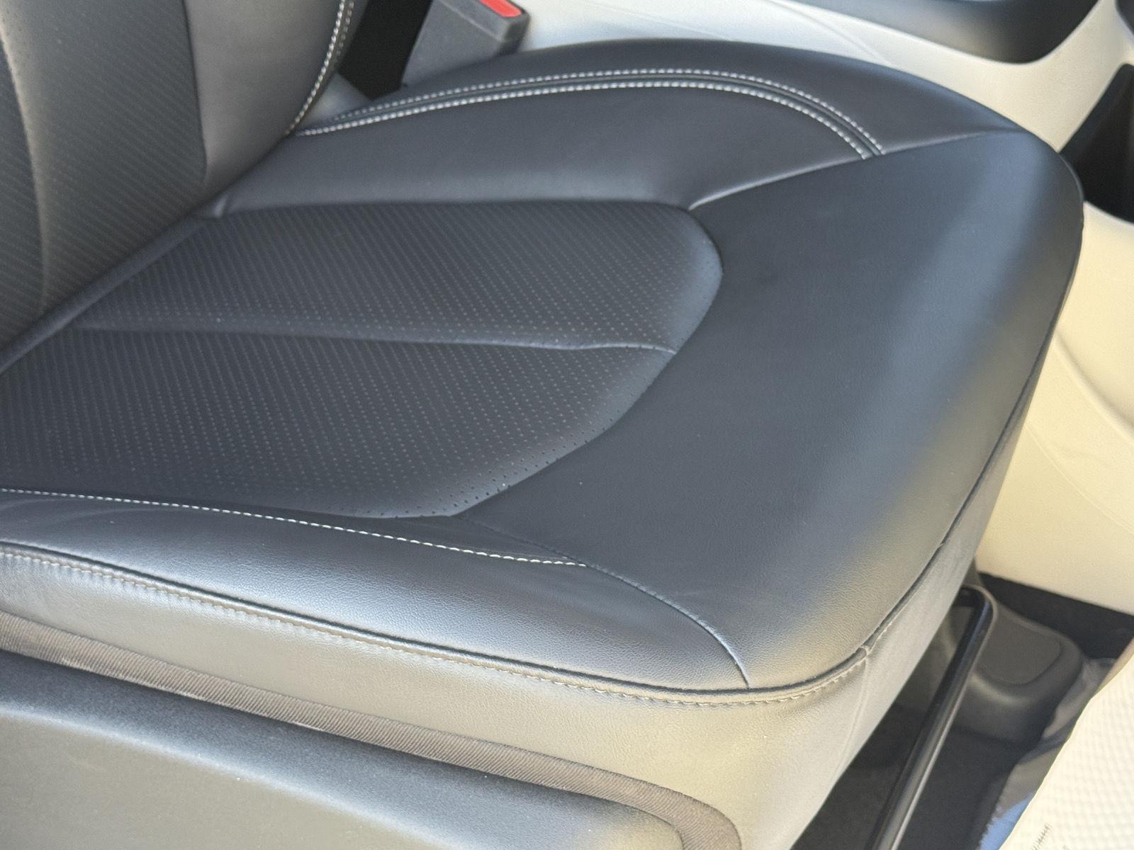 Used 2024 Chrysler Pacifica Van