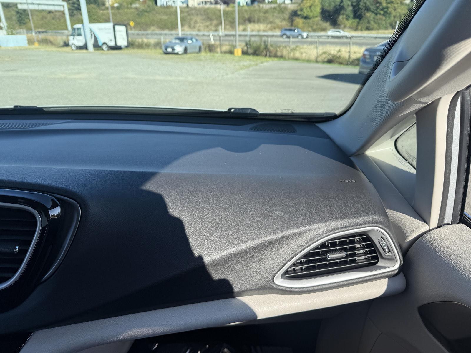 Used 2024 Chrysler Pacifica Van
