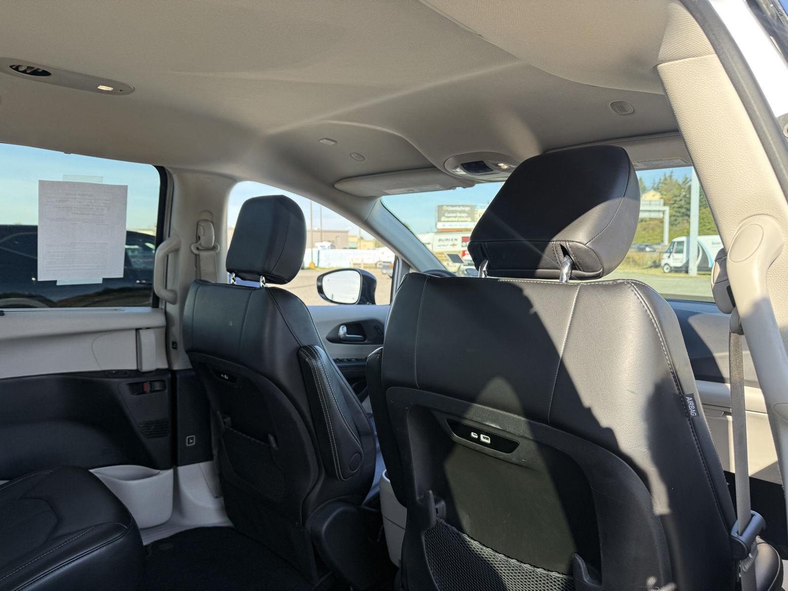 Used 2024 Chrysler Pacifica Van