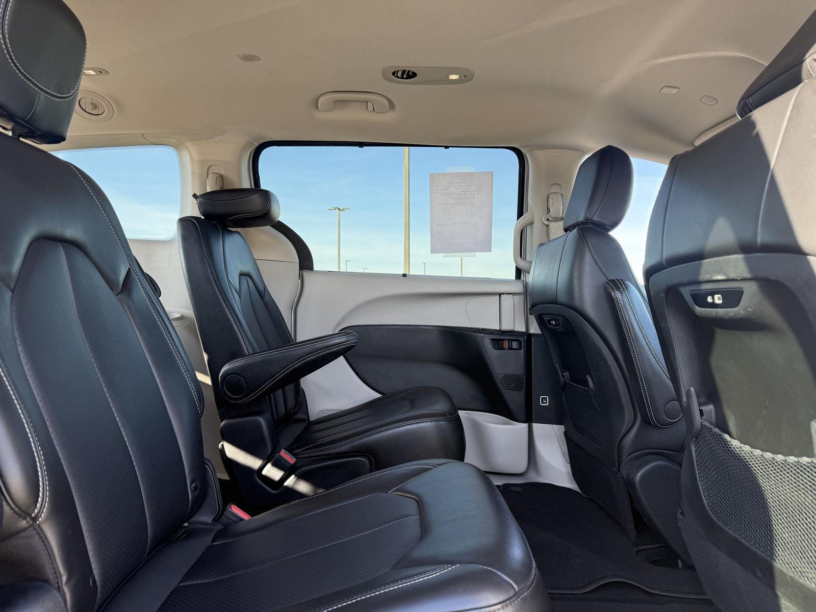 Used 2024 Chrysler Pacifica Van