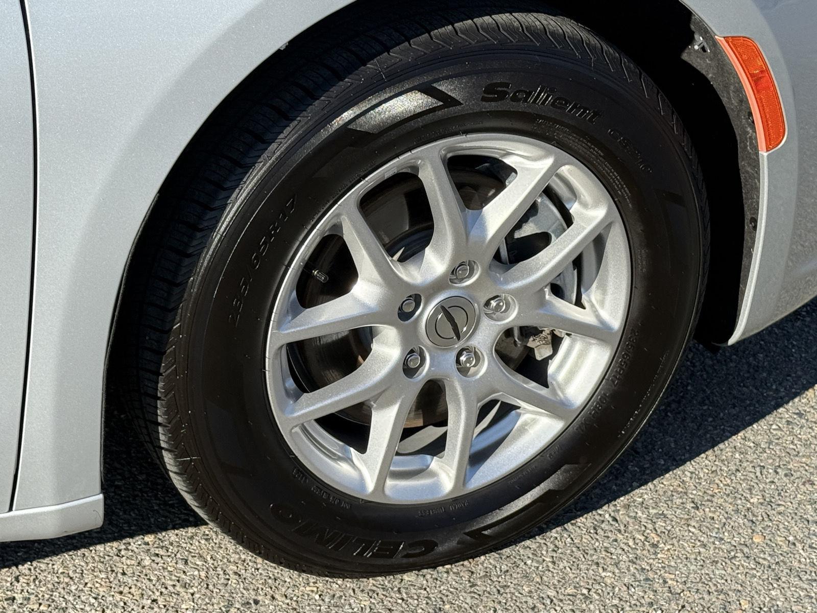 Used 2024 Chrysler Pacifica Van