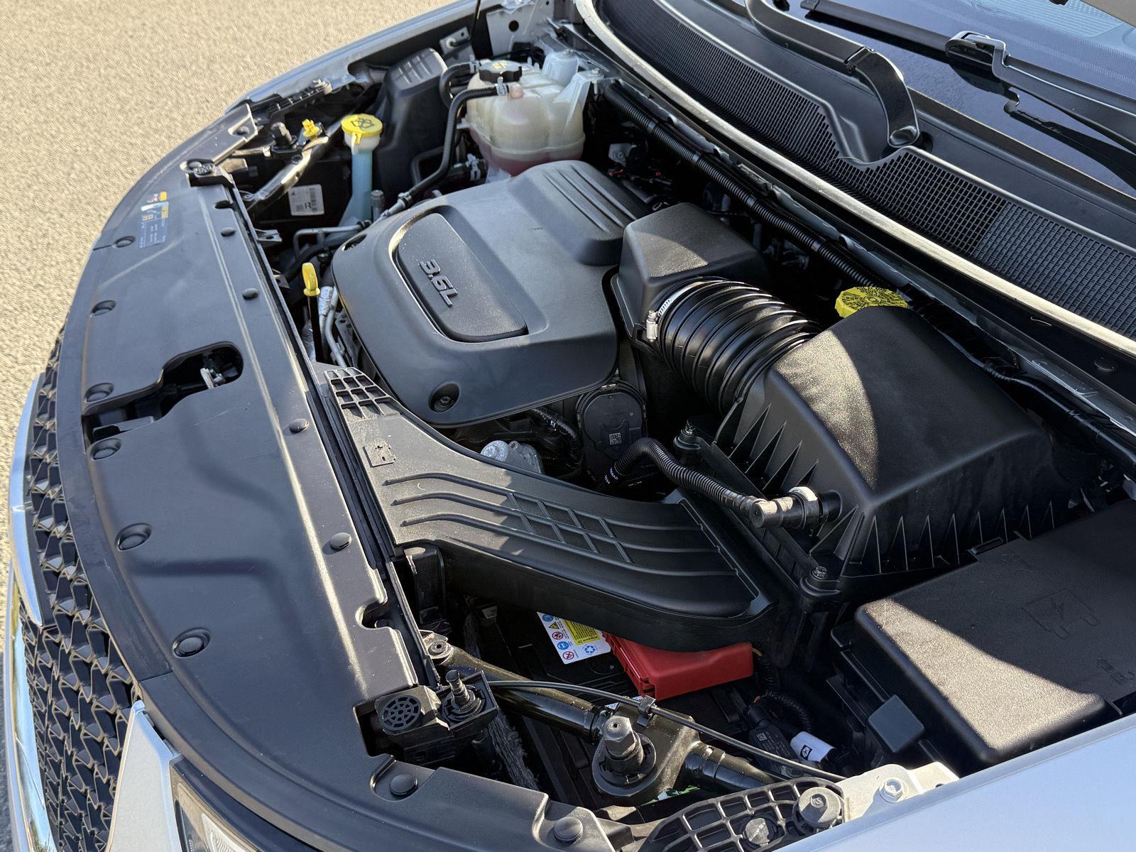 Used 2024 Chrysler Pacifica Van