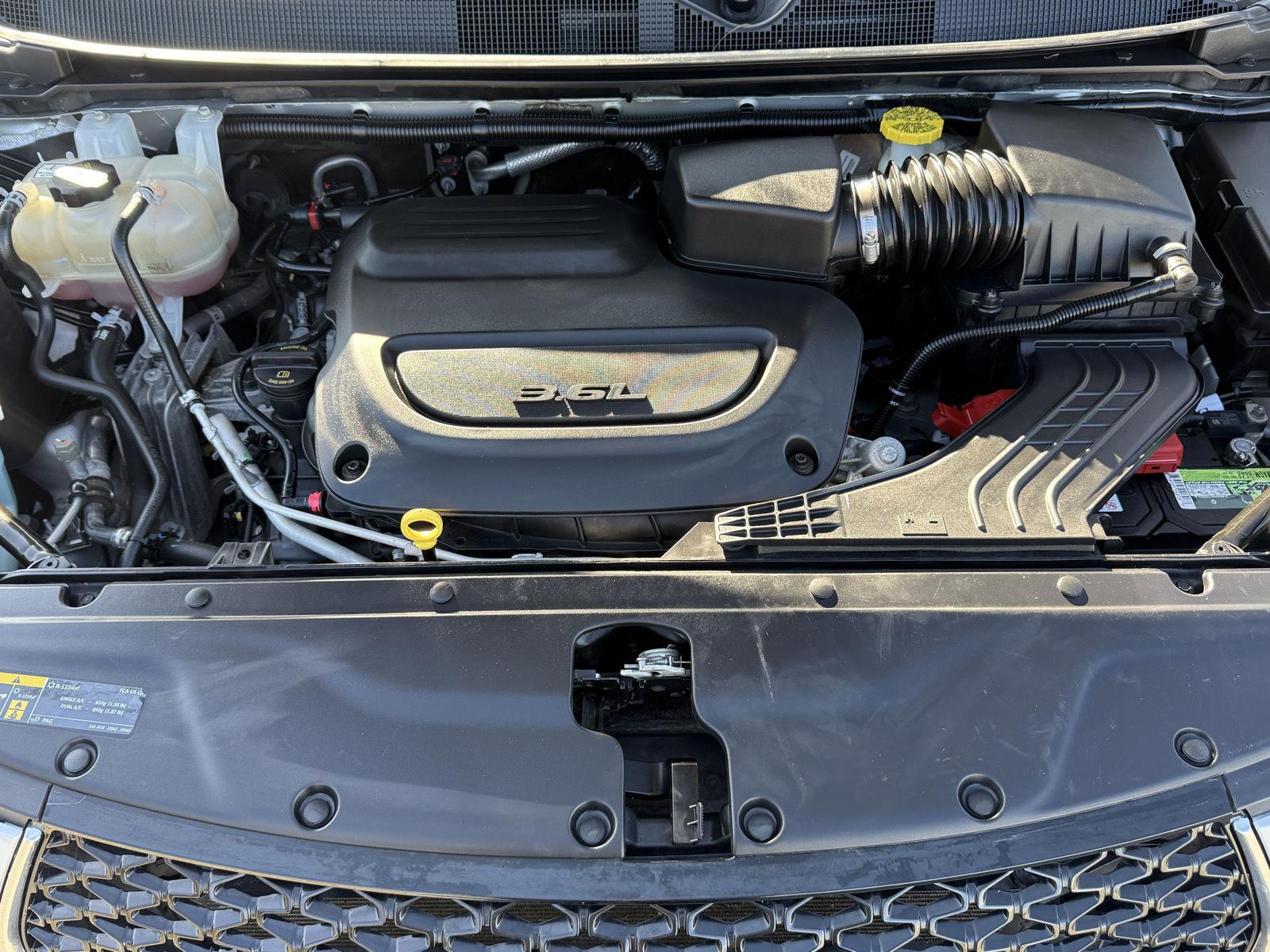 Used 2024 Chrysler Pacifica Van