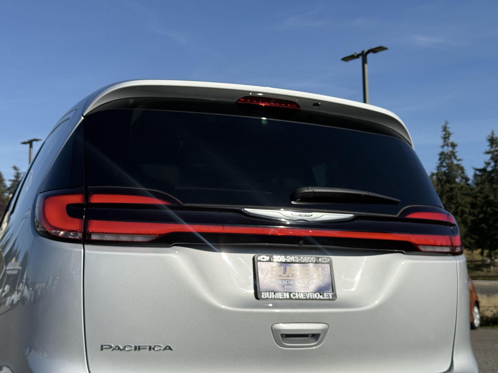 Used 2024 Chrysler Pacifica Van