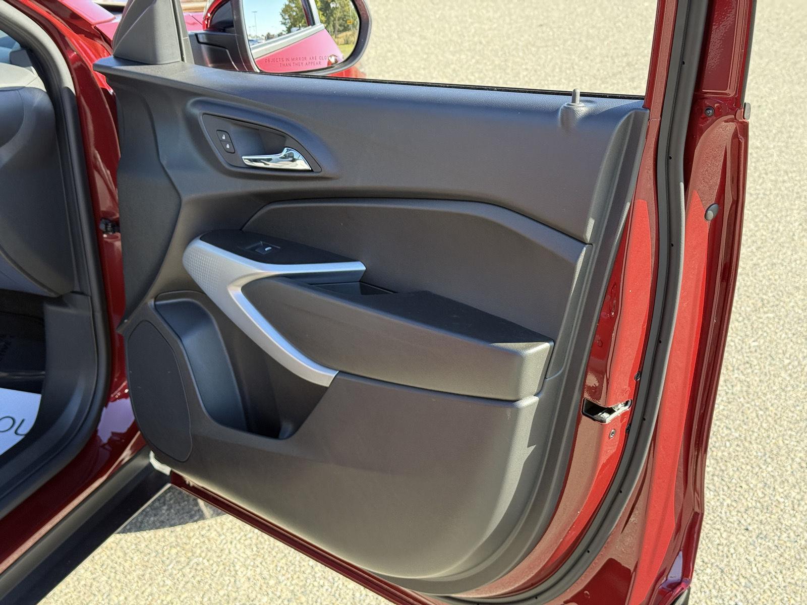 Used 2025 Chevrolet Trax SUV