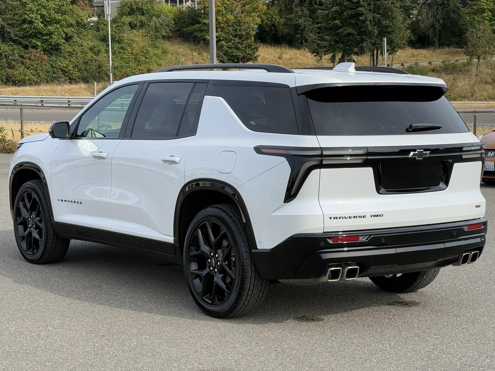 Used 2025 Chevrolet Traverse SUV