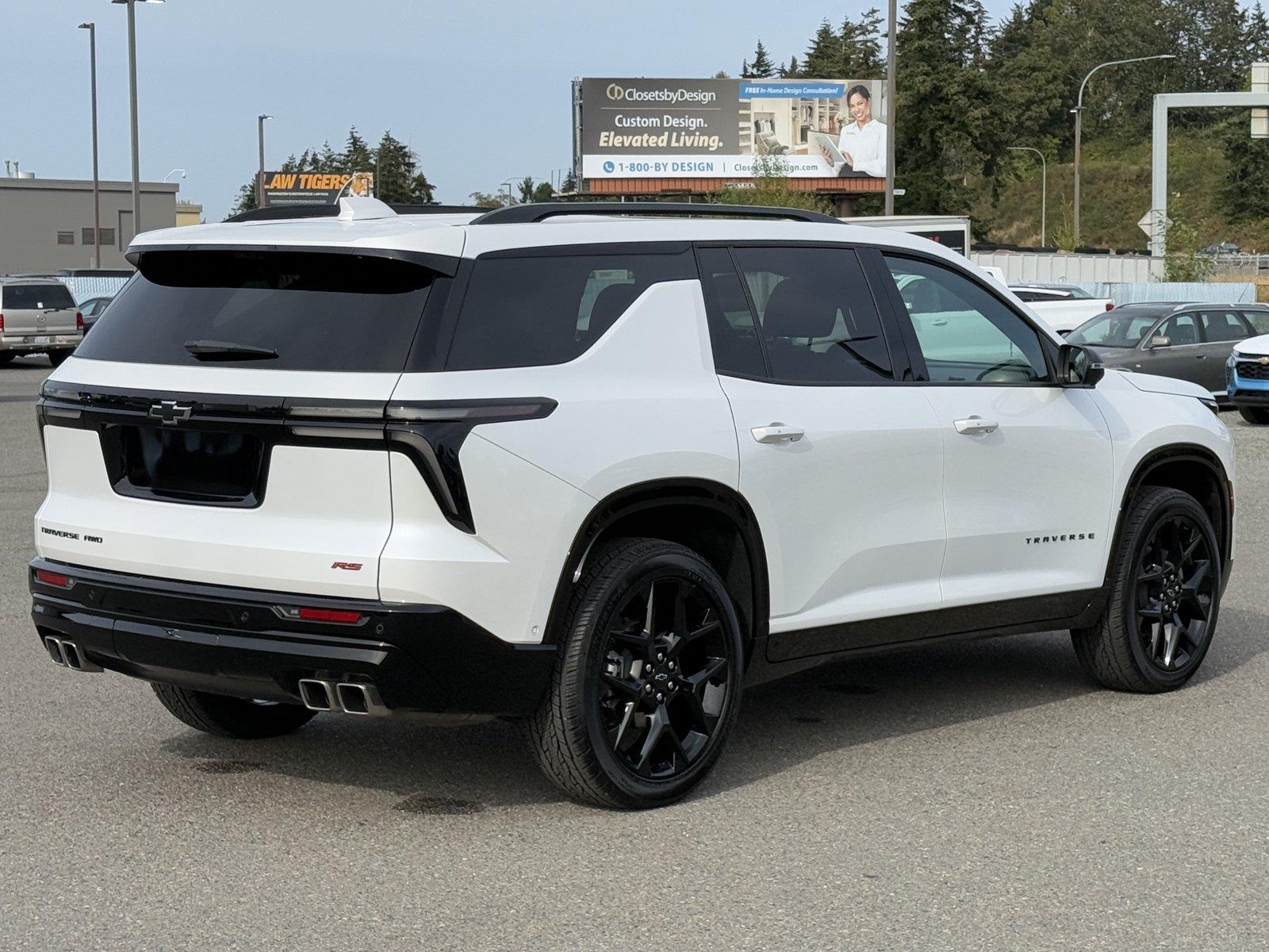 Used 2025 Chevrolet Traverse SUV