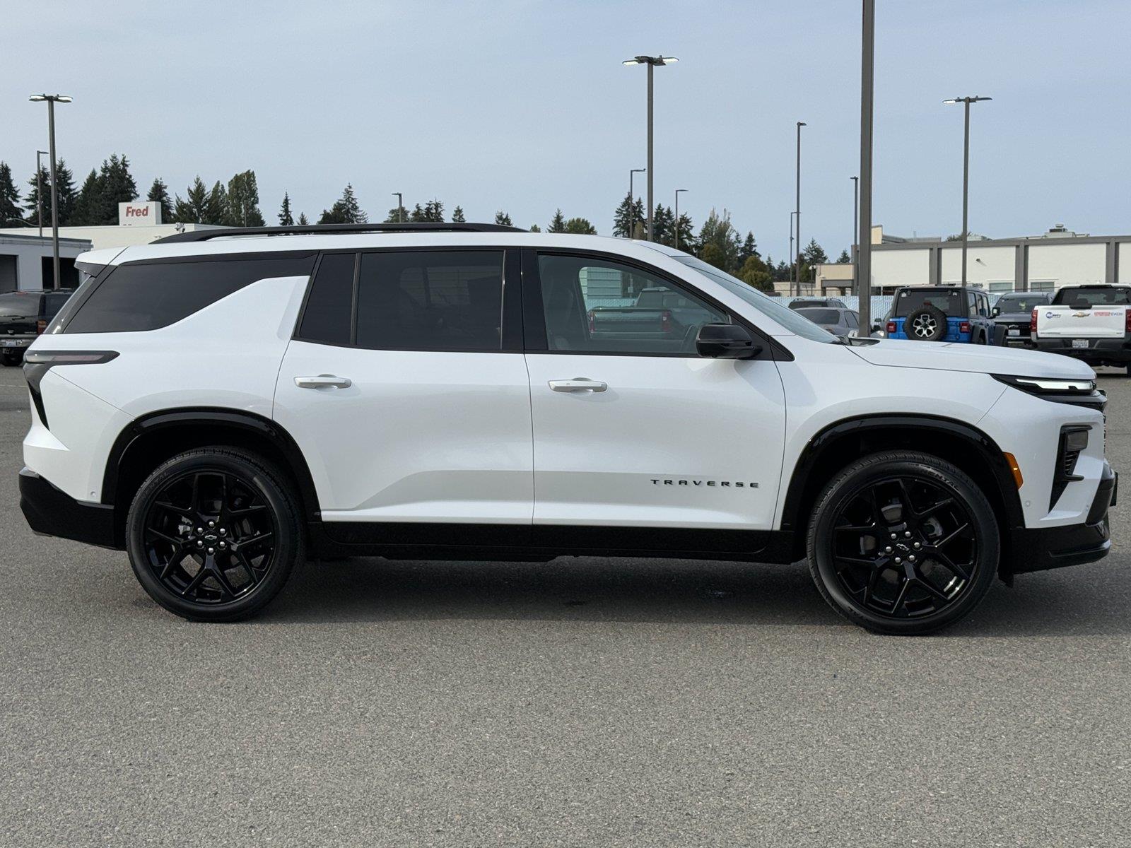 Used 2025 Chevrolet Traverse SUV