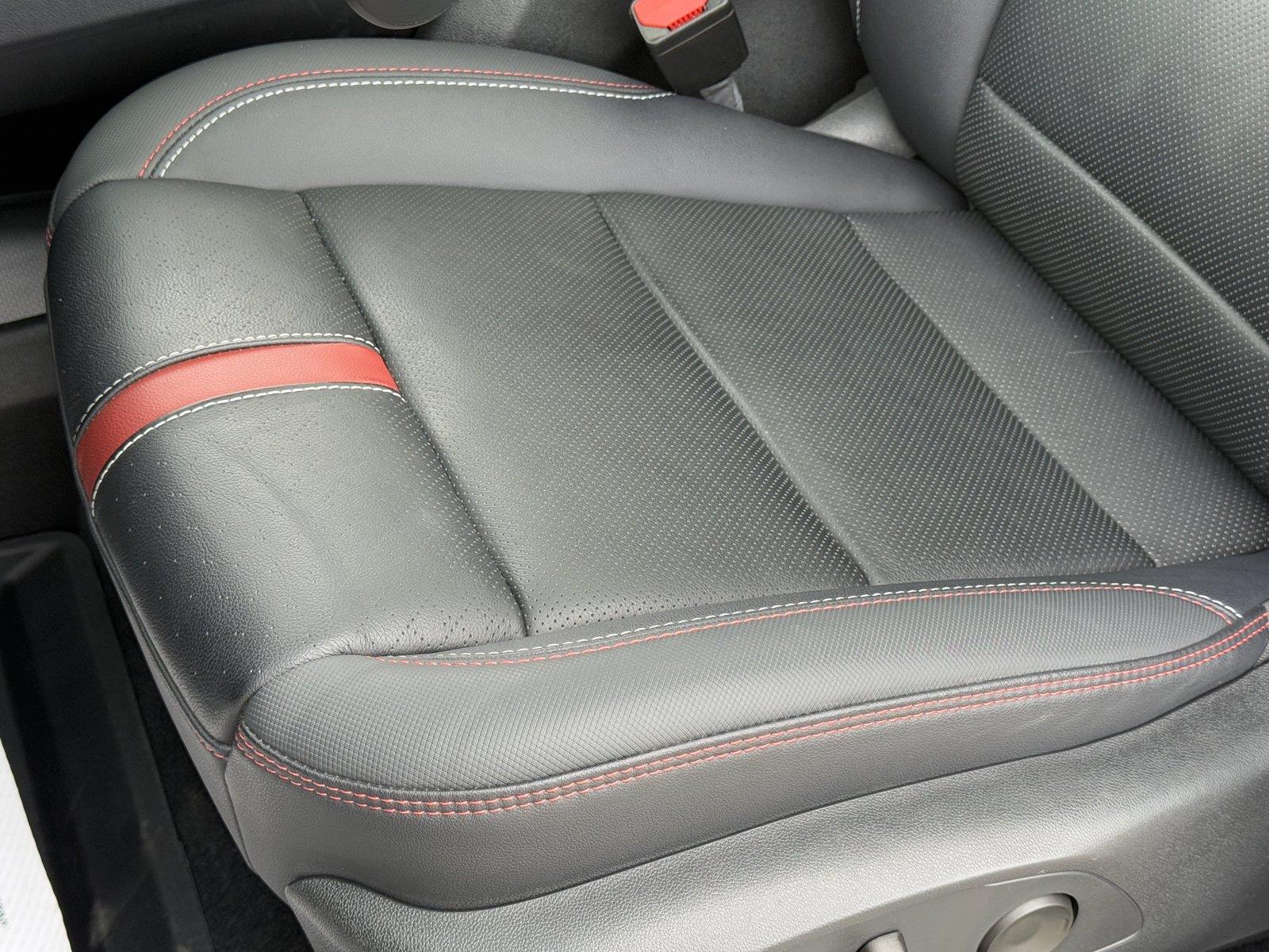 Used 2025 Chevrolet Traverse SUV