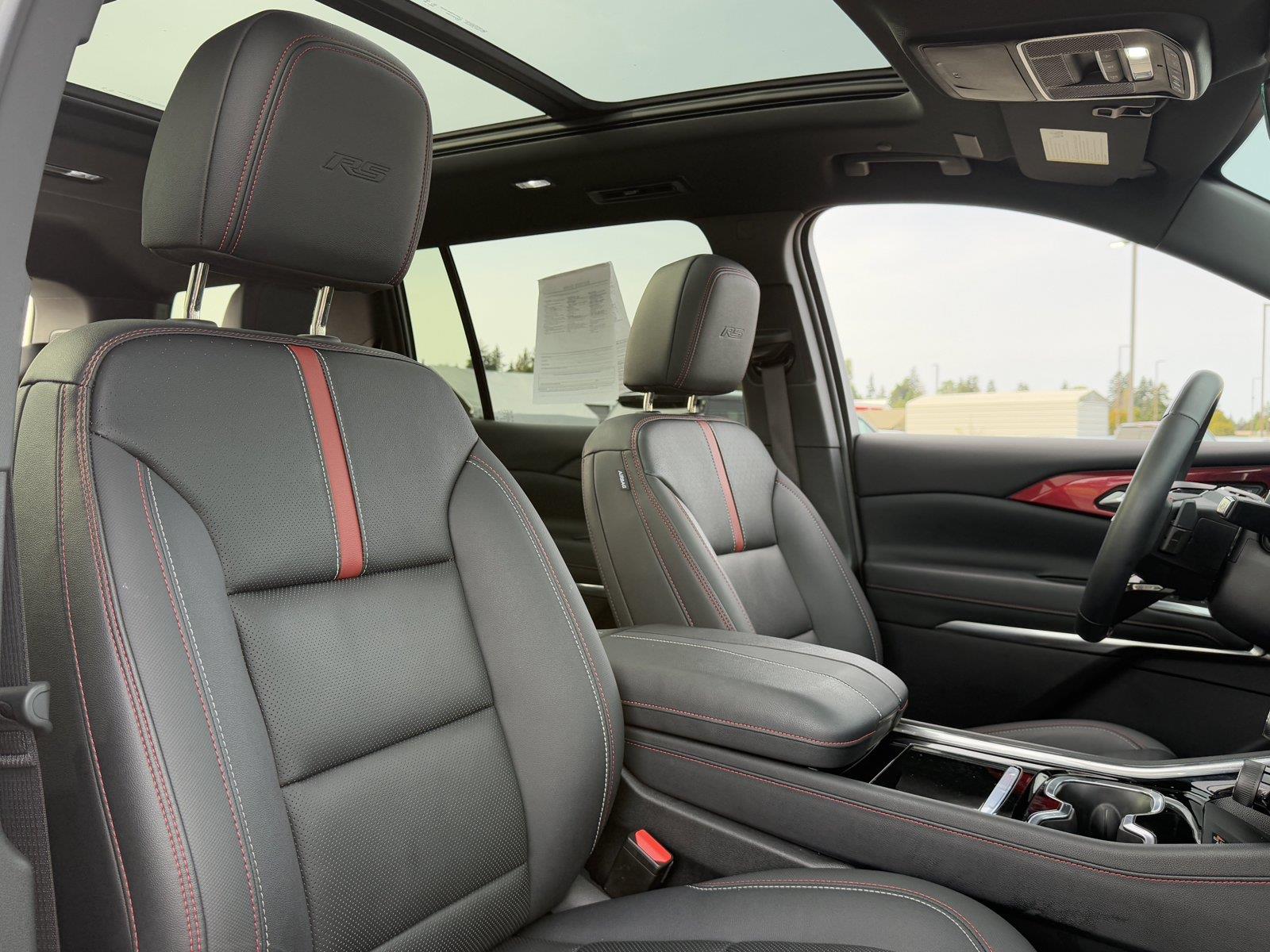 Used 2025 Chevrolet Traverse SUV
