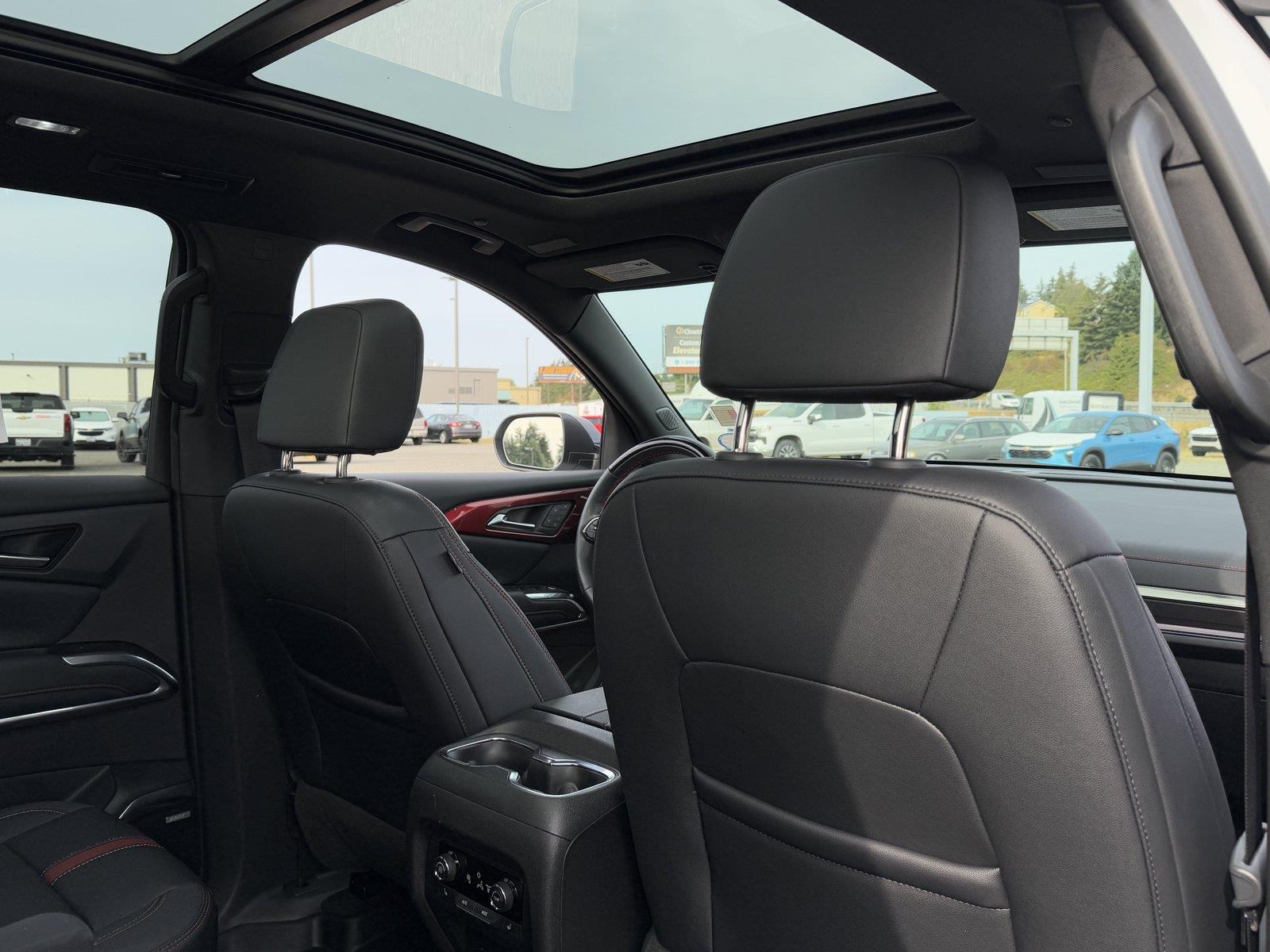 Used 2025 Chevrolet Traverse SUV