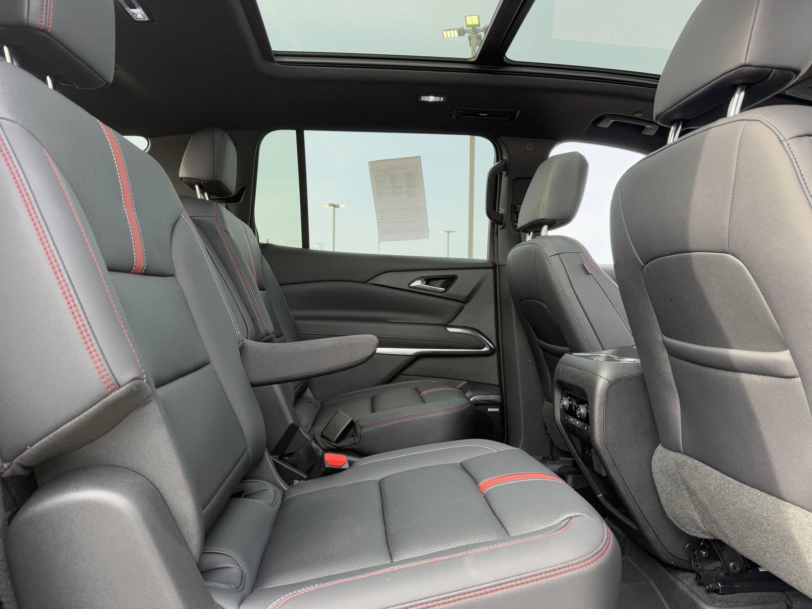 Used 2025 Chevrolet Traverse SUV
