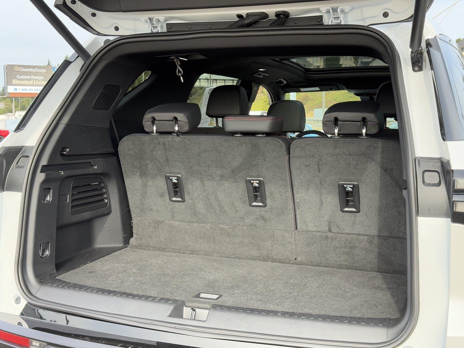 Used 2025 Chevrolet Traverse SUV