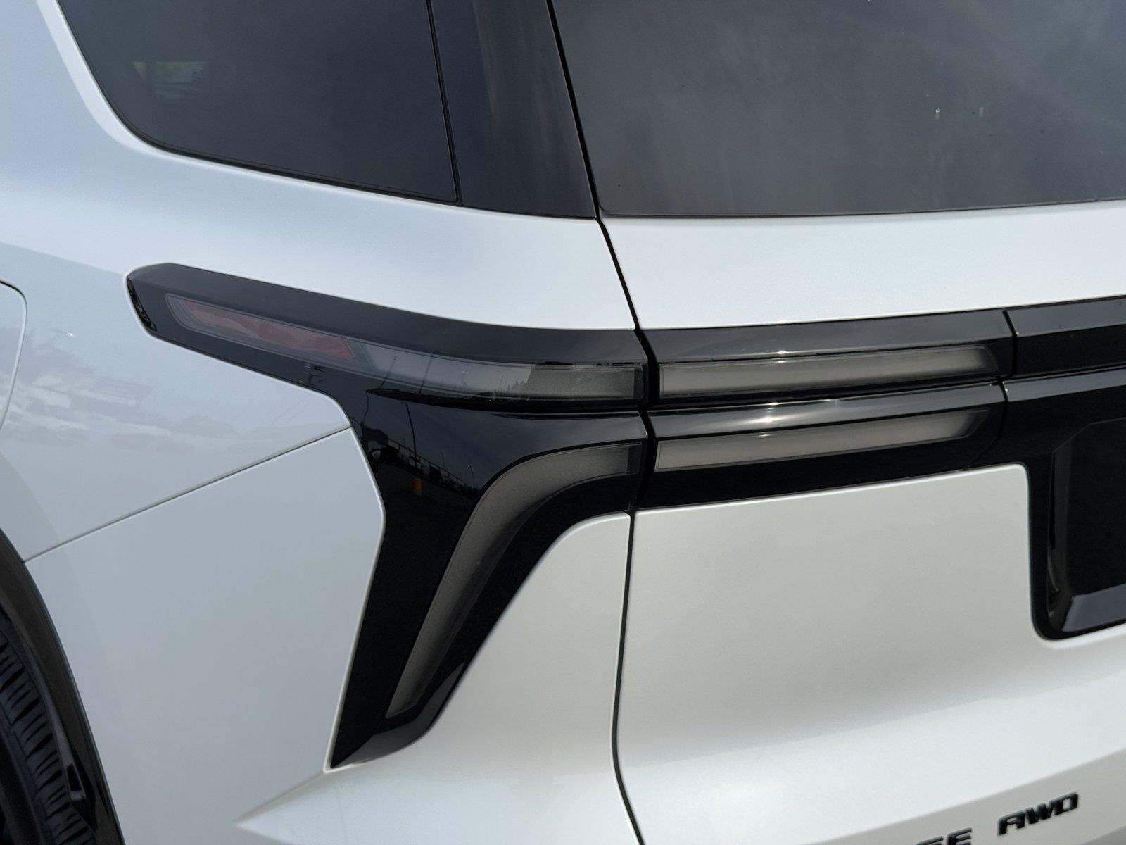 Used 2025 Chevrolet Traverse SUV