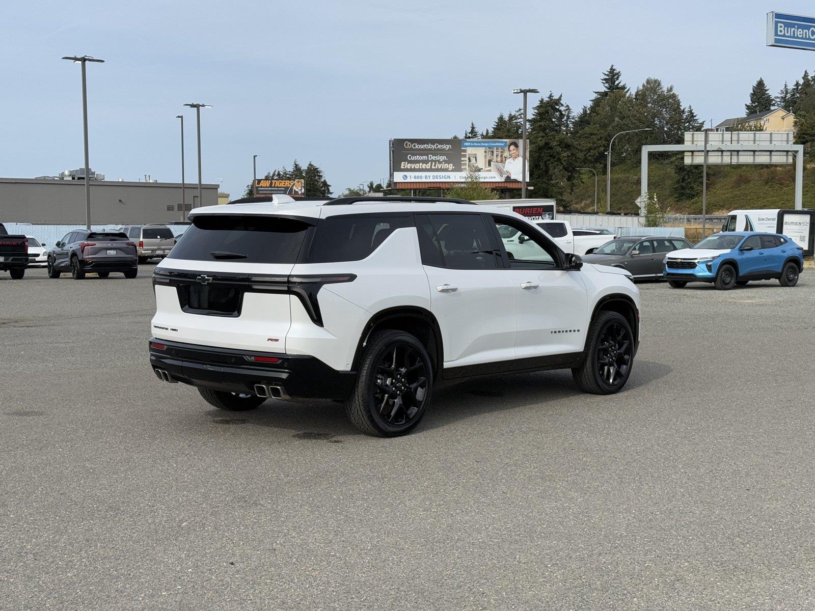 Used 2025 Chevrolet Traverse SUV