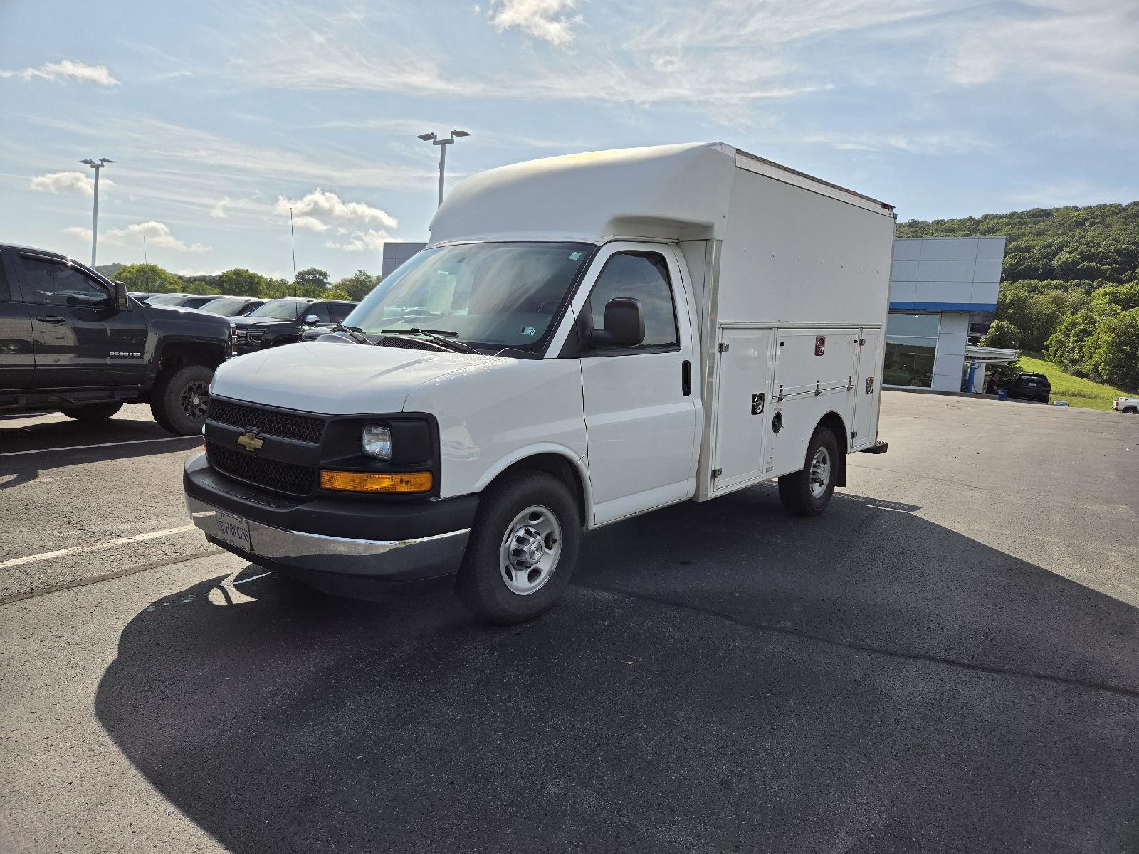 2017 Chevrolet Express Chassis 3500 139 Cutaway RWD