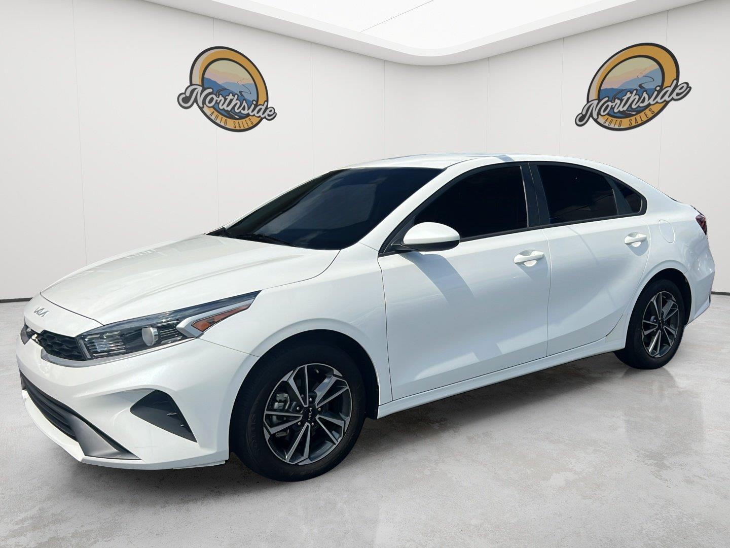 Snow White Pearl 2023 Kia Forte Sedan Front-Wheel Drive Continuously Variable Transmission