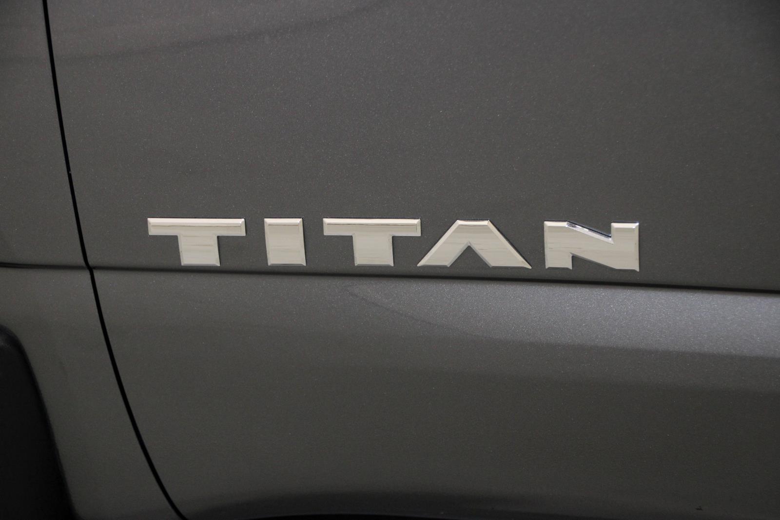Nissan TITAN