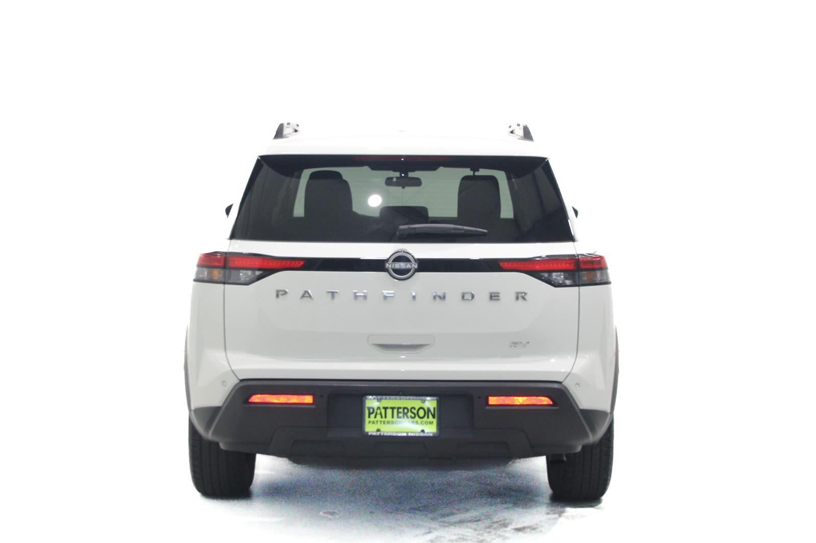 2023 Nissan Pathfinder SV photo 3