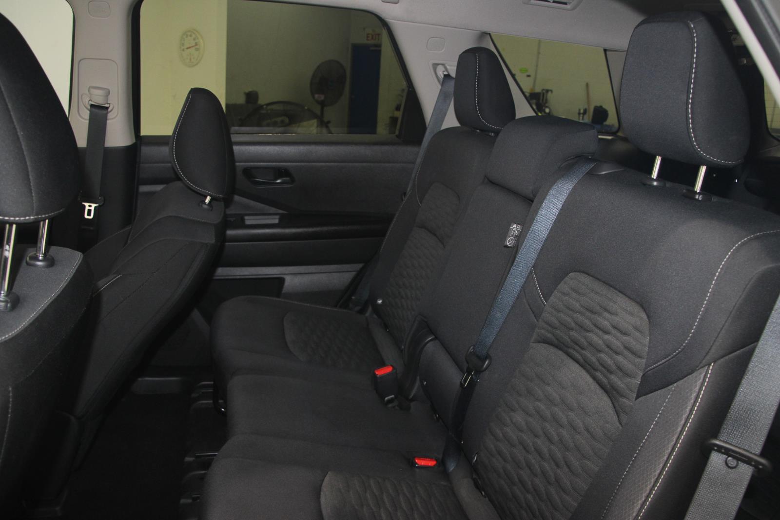 2023 Nissan Pathfinder SV photo 17