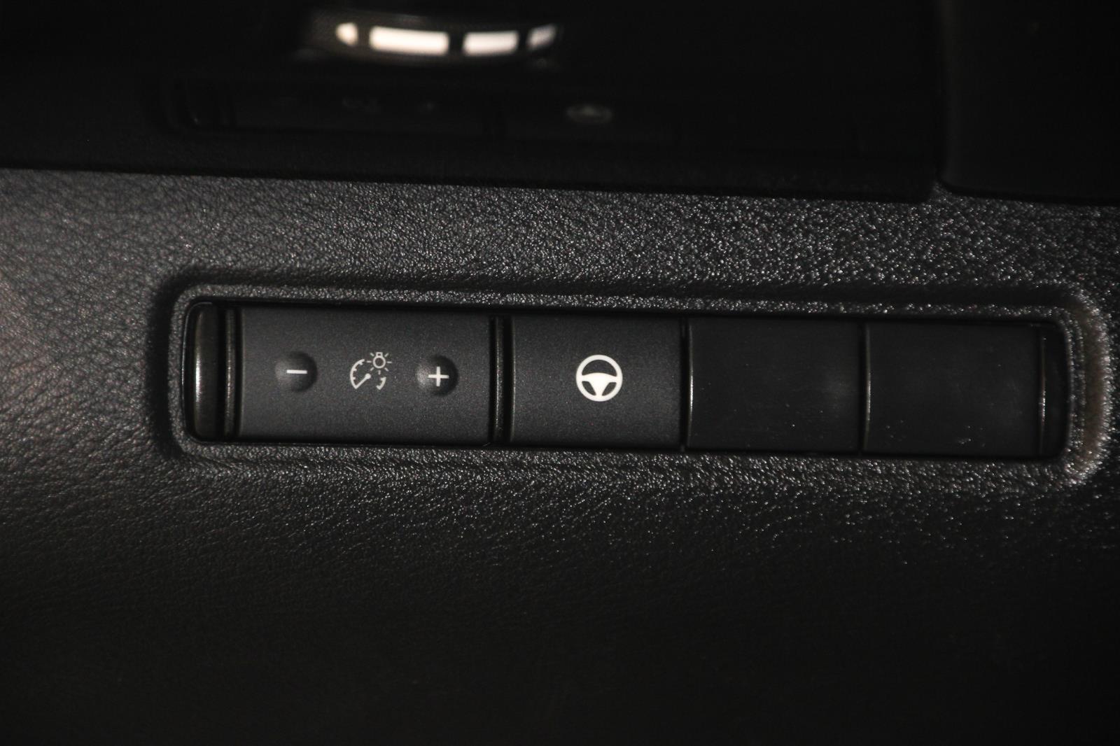 2023 Nissan Pathfinder SV photo 8