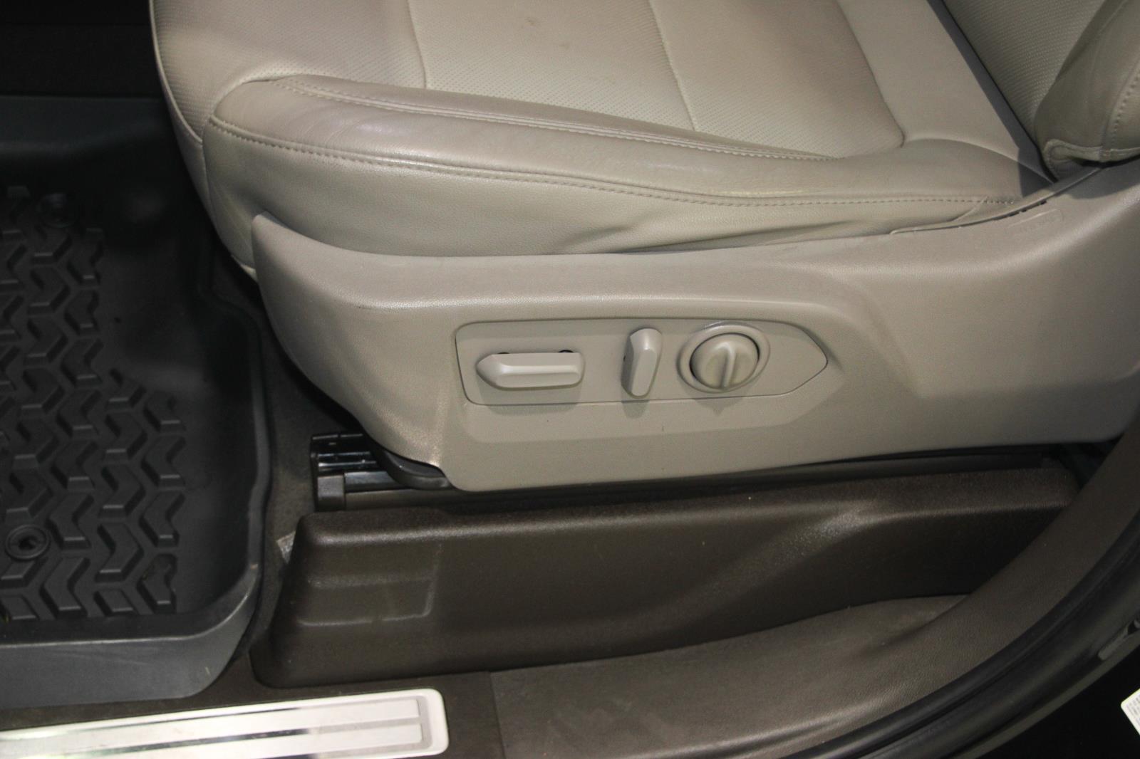 2023 Chevrolet Silverado 1500 RST photo 16