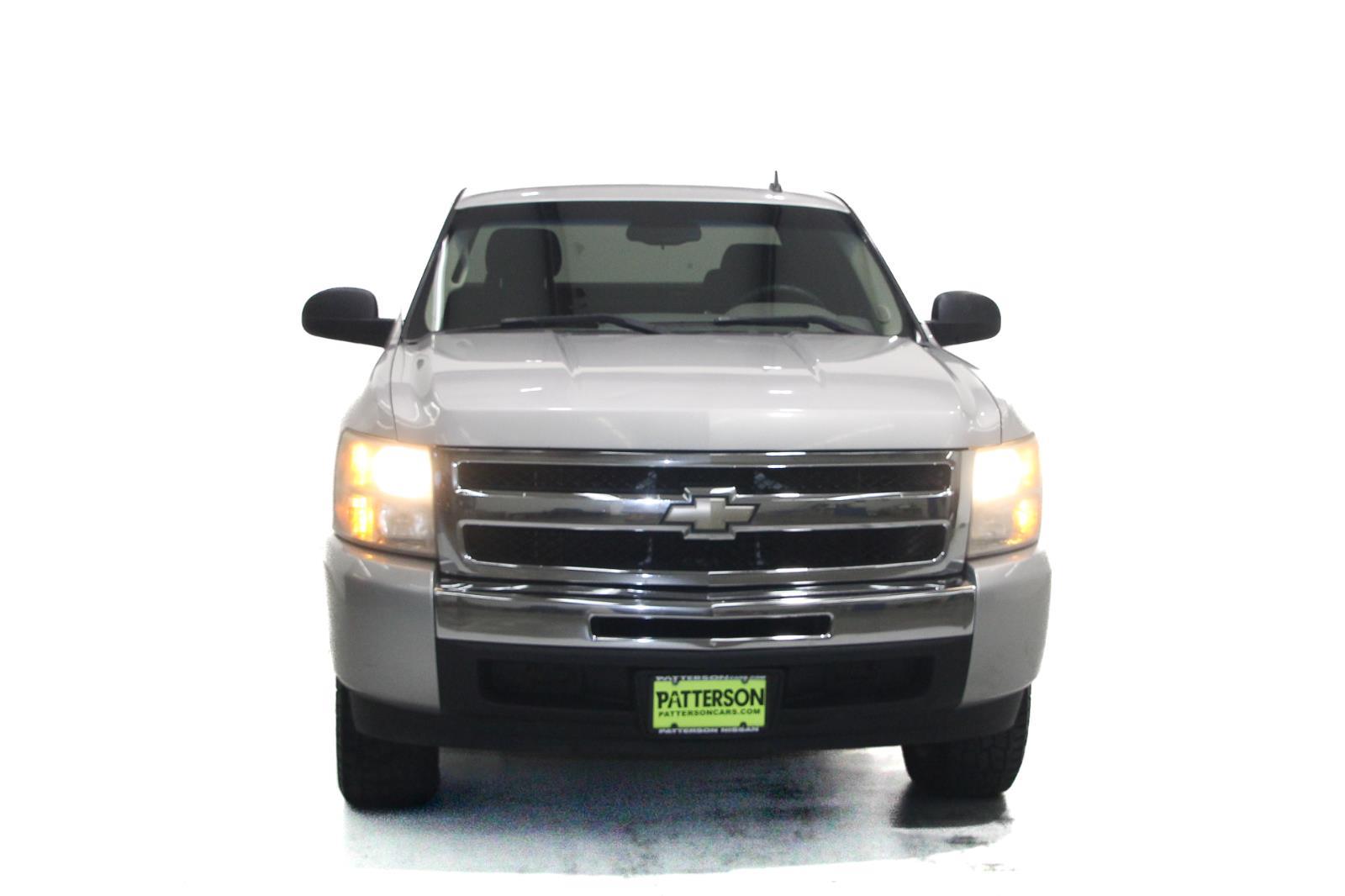 2010 Chevrolet Silverado 1500 LS photo 2