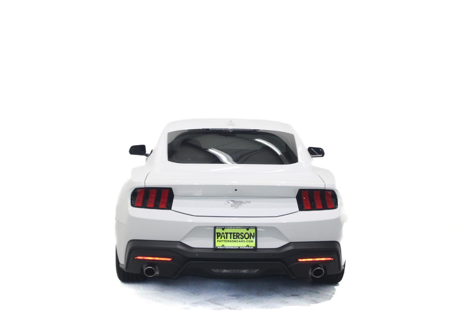 2024 Ford Mustang EcoBoost photo 3