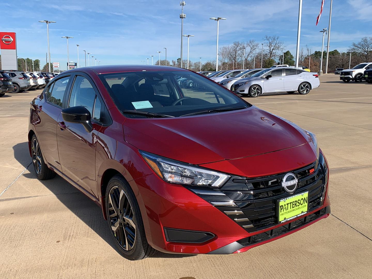 2025 Nissan Versa SR's photo