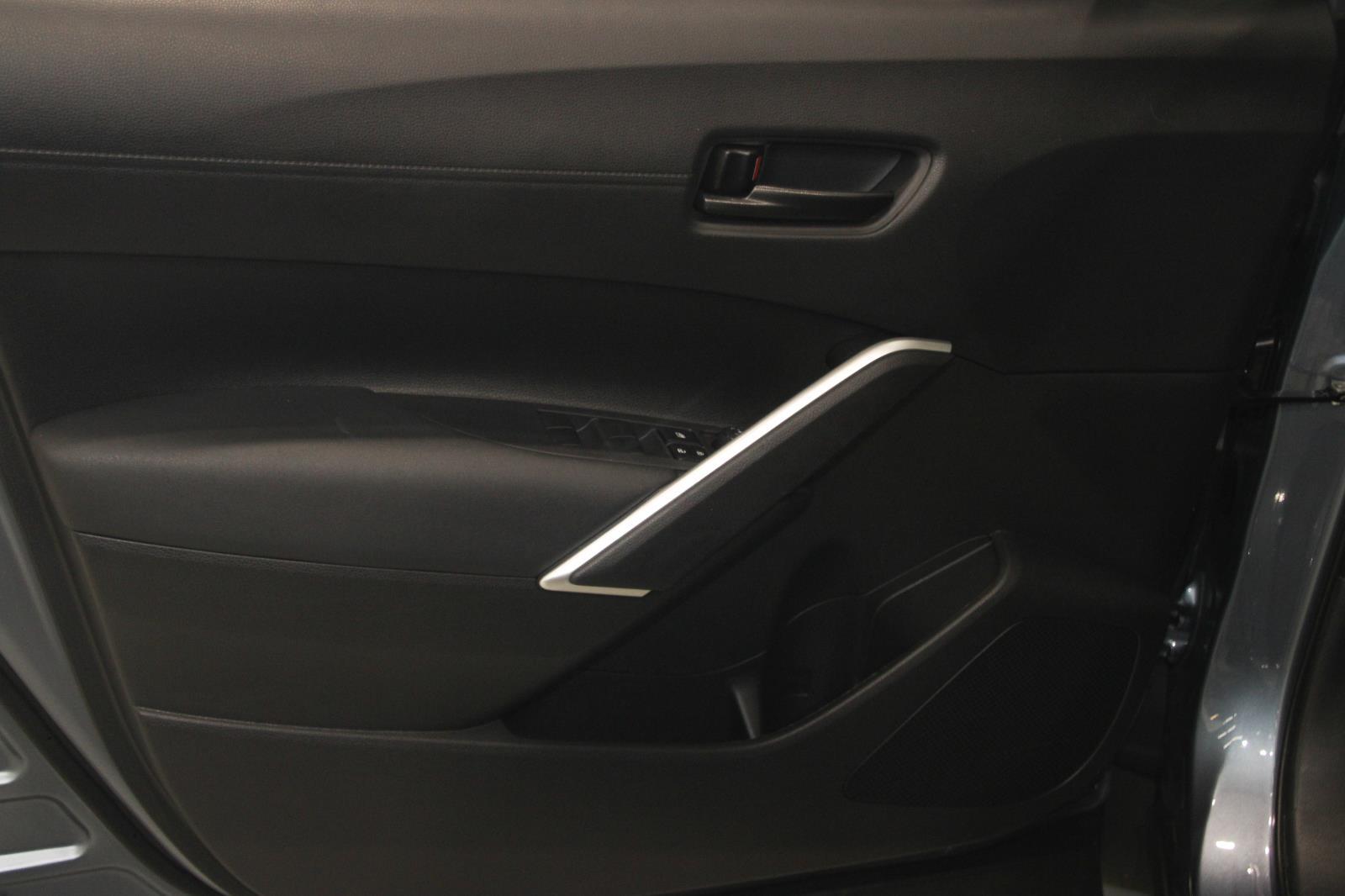 2023 Toyota Corolla Hybrid SE photo 3