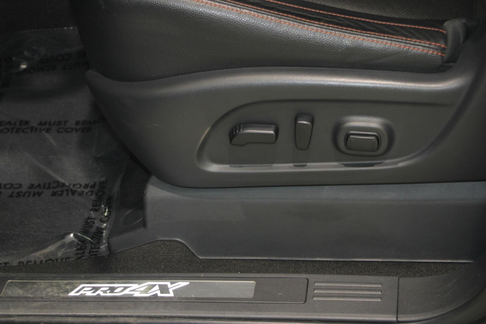 2022 Nissan Titan PRO-4X photo 18