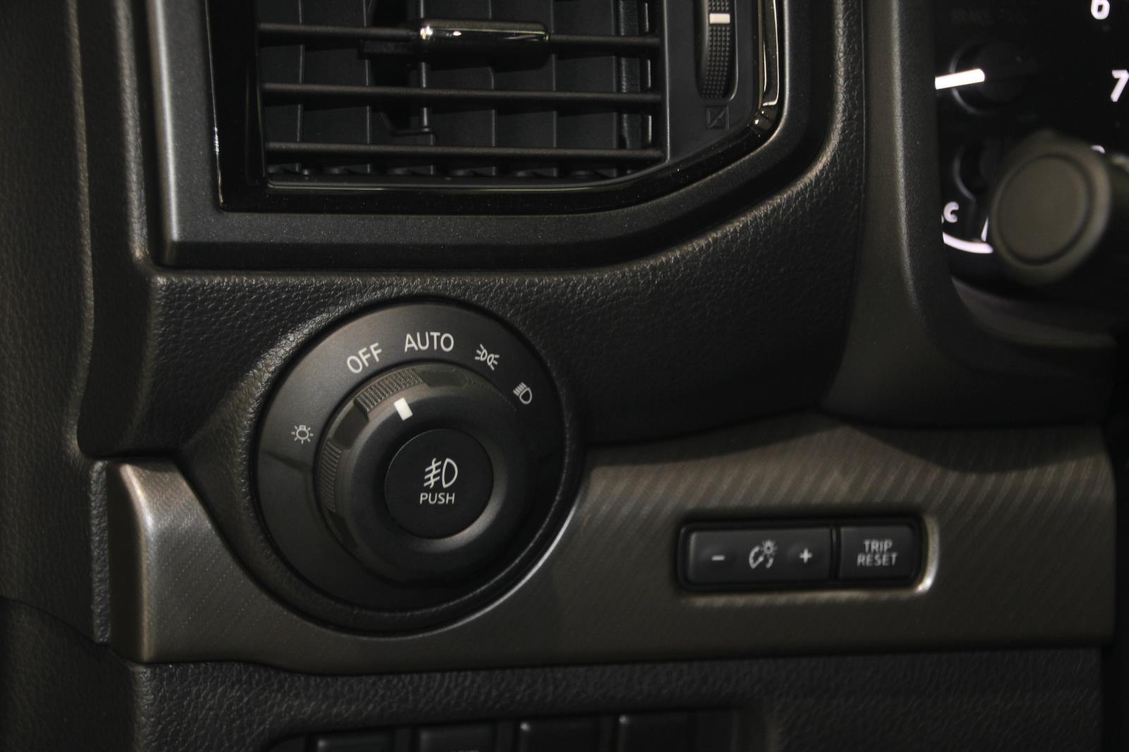 2022 Nissan Titan PRO-4X photo 12