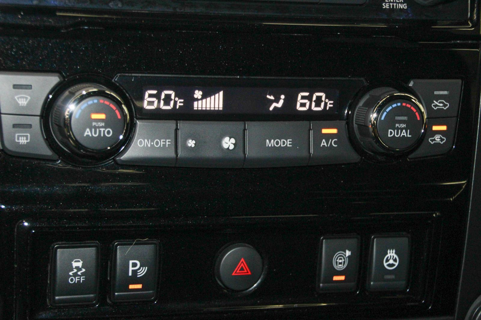 2022 Nissan Titan PRO-4X photo 9