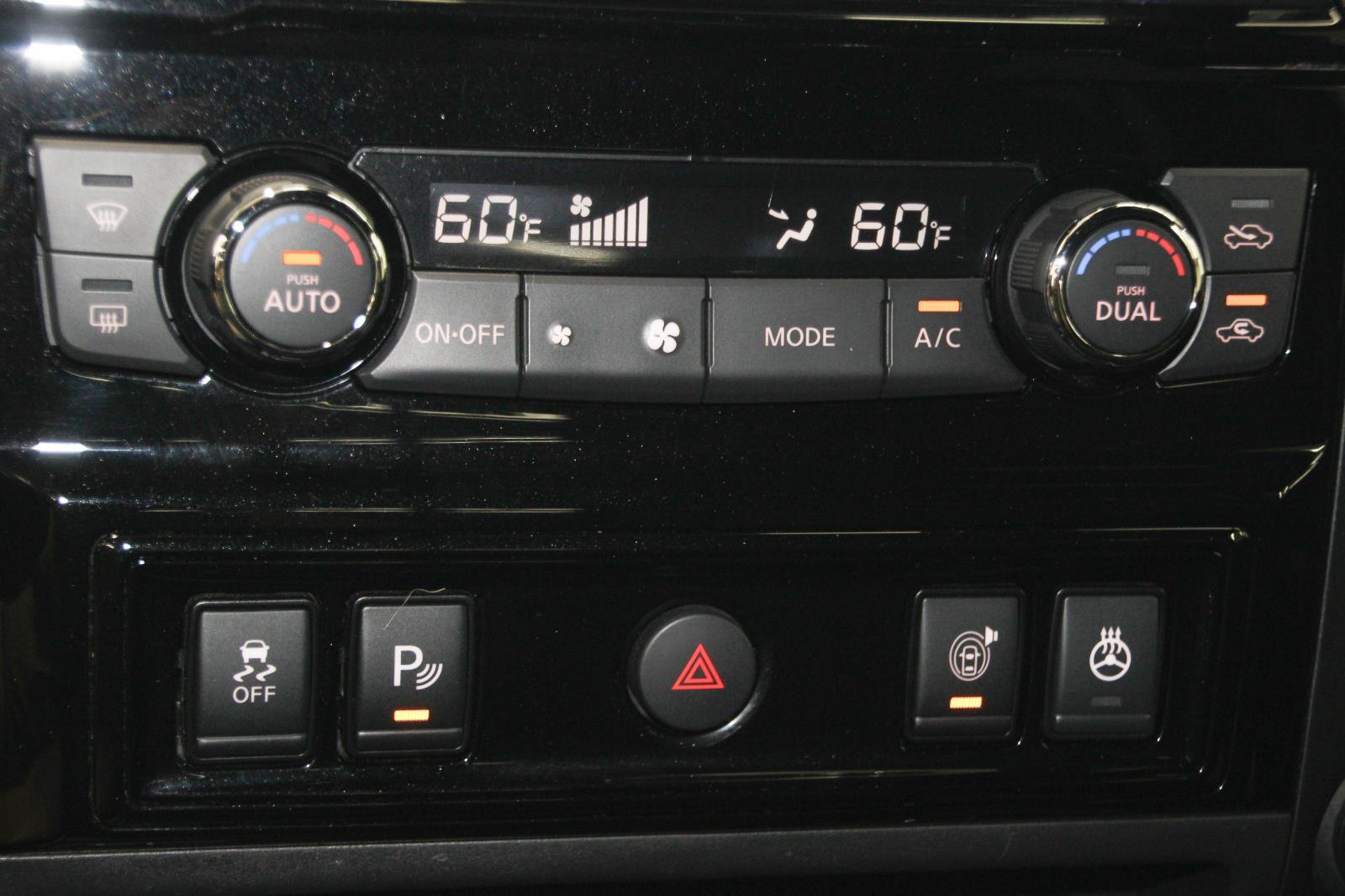2022 Nissan Titan PRO-4X photo 10