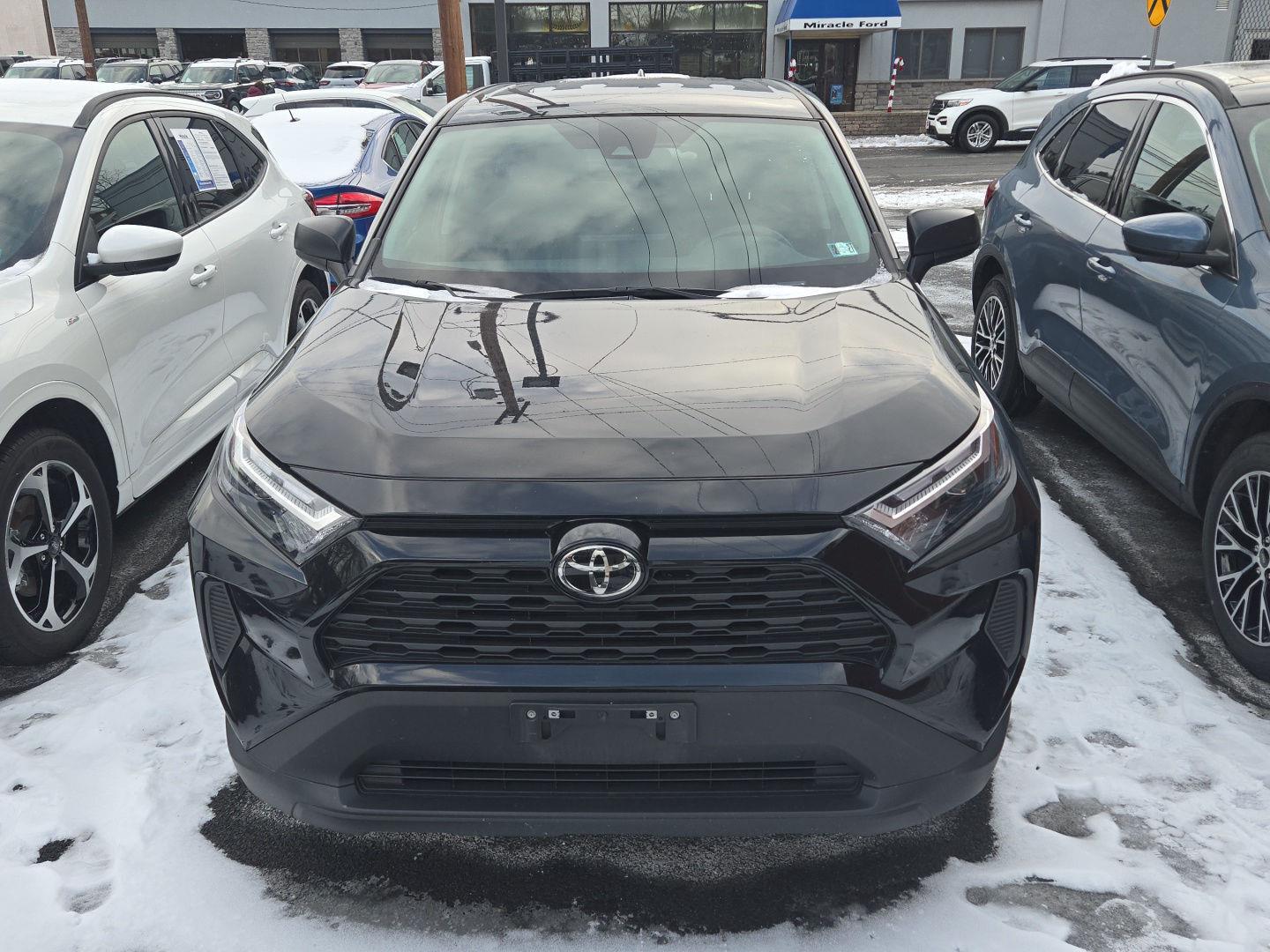 2024 Toyota RAV4 LE's photo