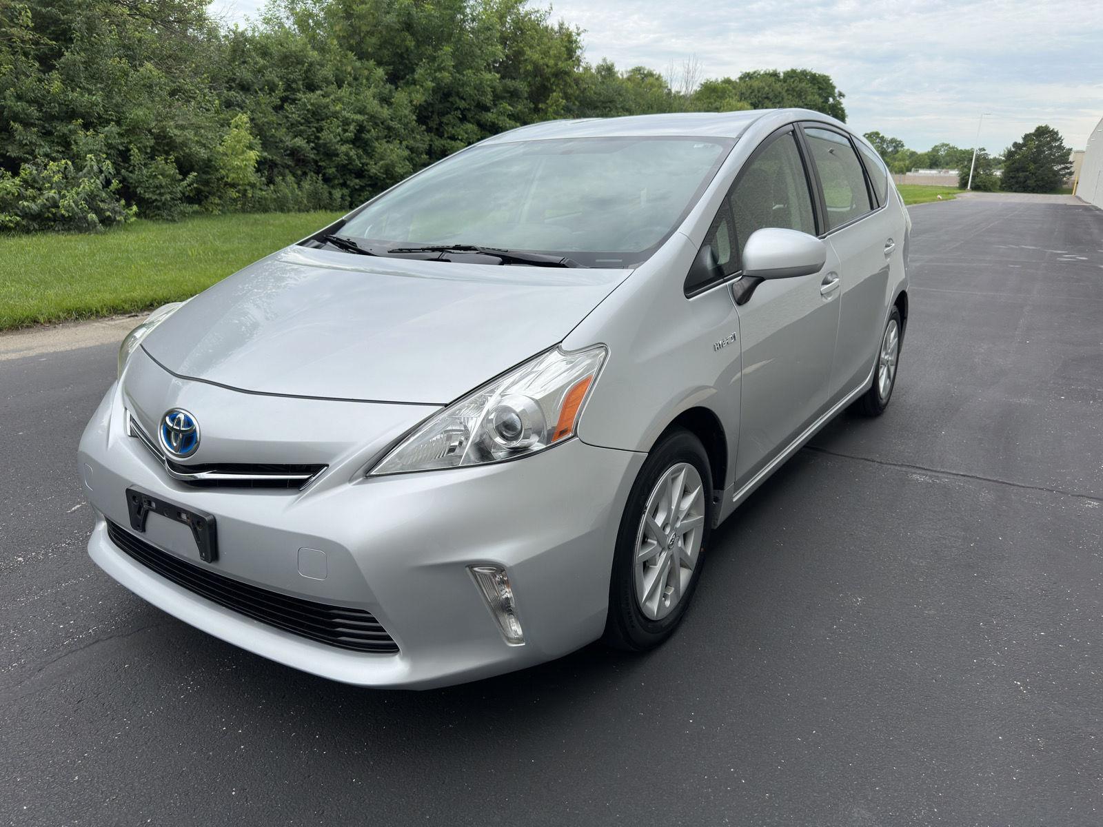 2012 Toyota Prius v Three FWD   