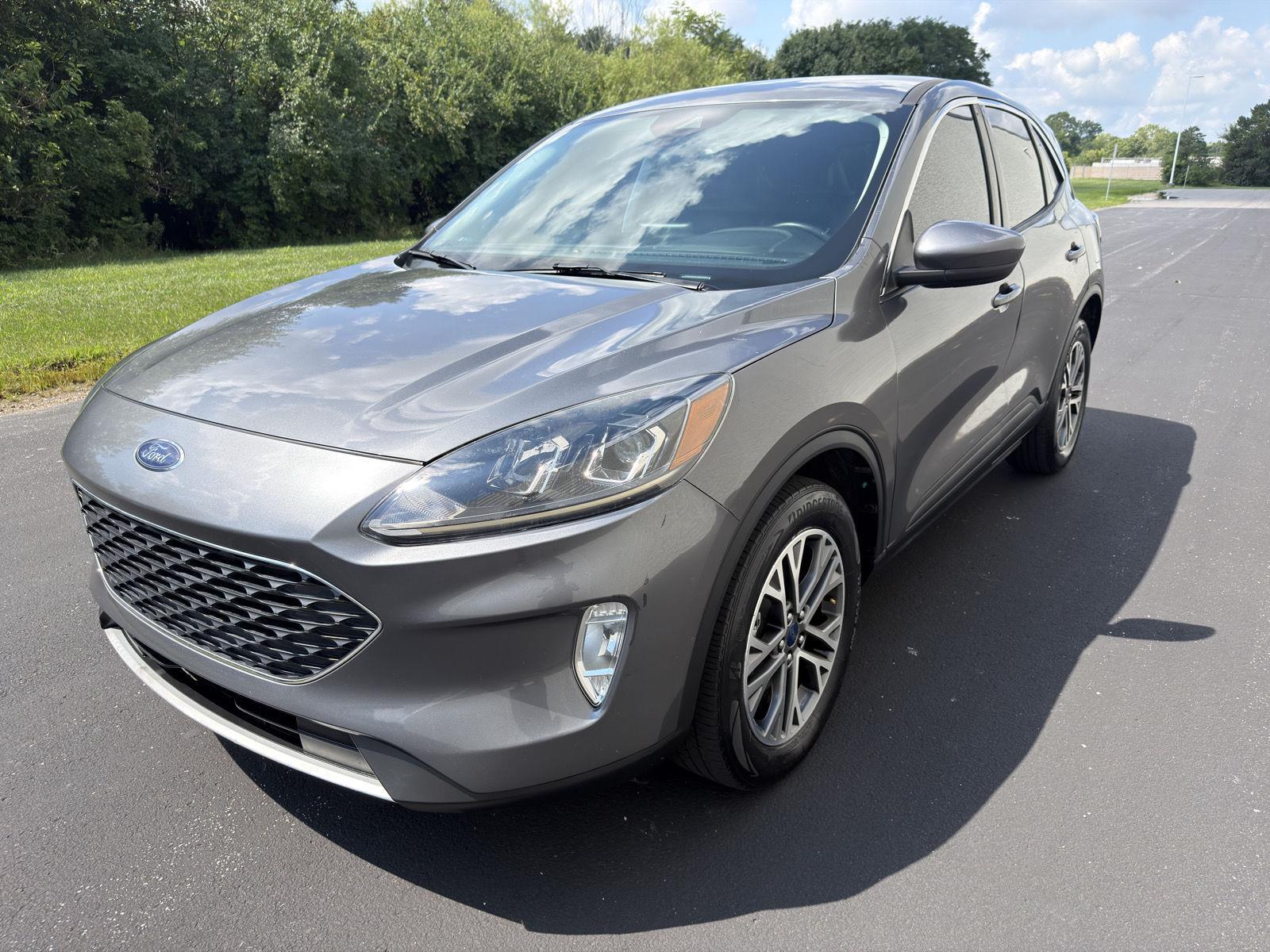 2022 Ford Escape Gris (Carbonized Gray) SUV/Crossover Tracción en las cuatro ruedas 8 velocidades Automática