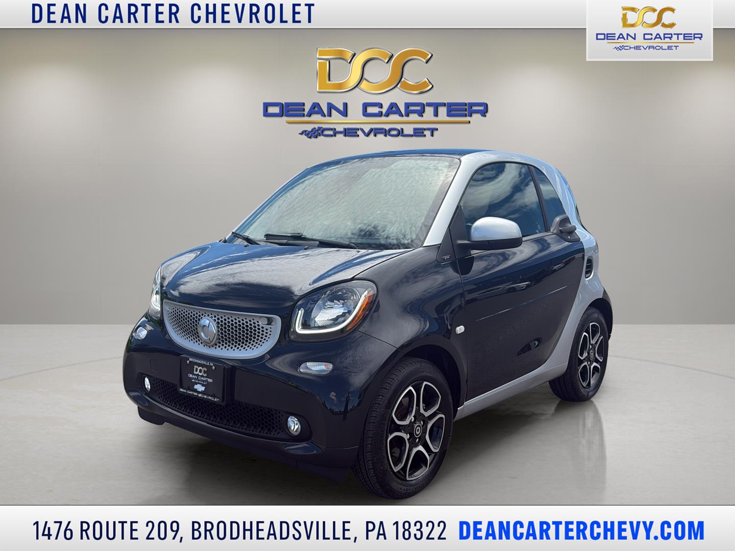 Silver/Black 2016 smart fortwo Hatchback Rear-Wheel Drive Automatic