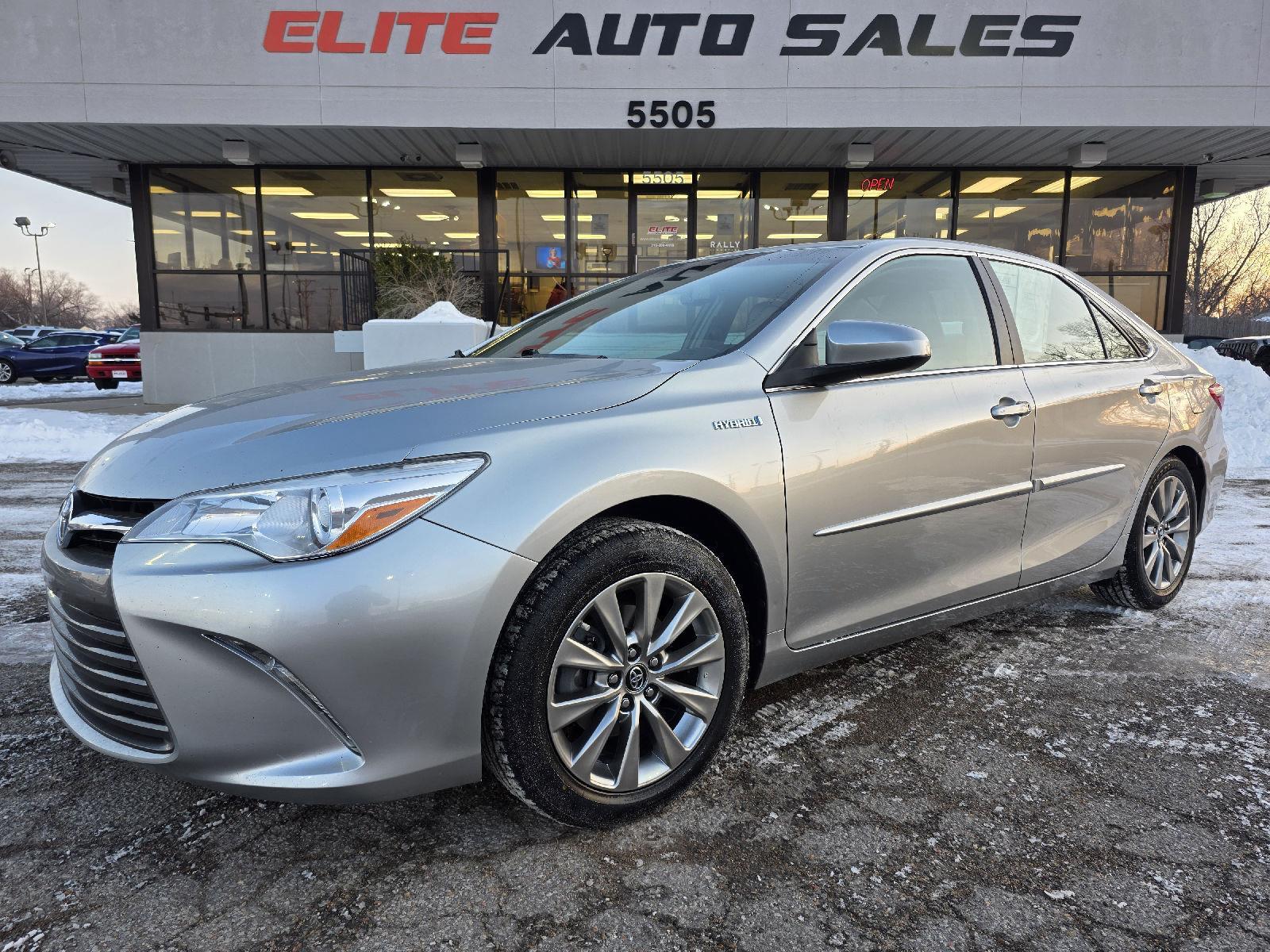 Celestial Silver Metallic 2017 Toyota Camry Hybrid XLE FWD Sedan Front-Wheel Drive Continuously Variable Transmission