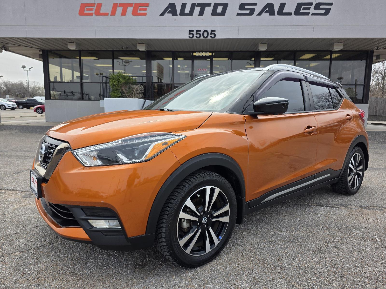 Monarch Orange/Super Black 2020 Nissan Kicks SR FWD SUV / Crossover Front-Wheel Drive Continuously Variable Transmission