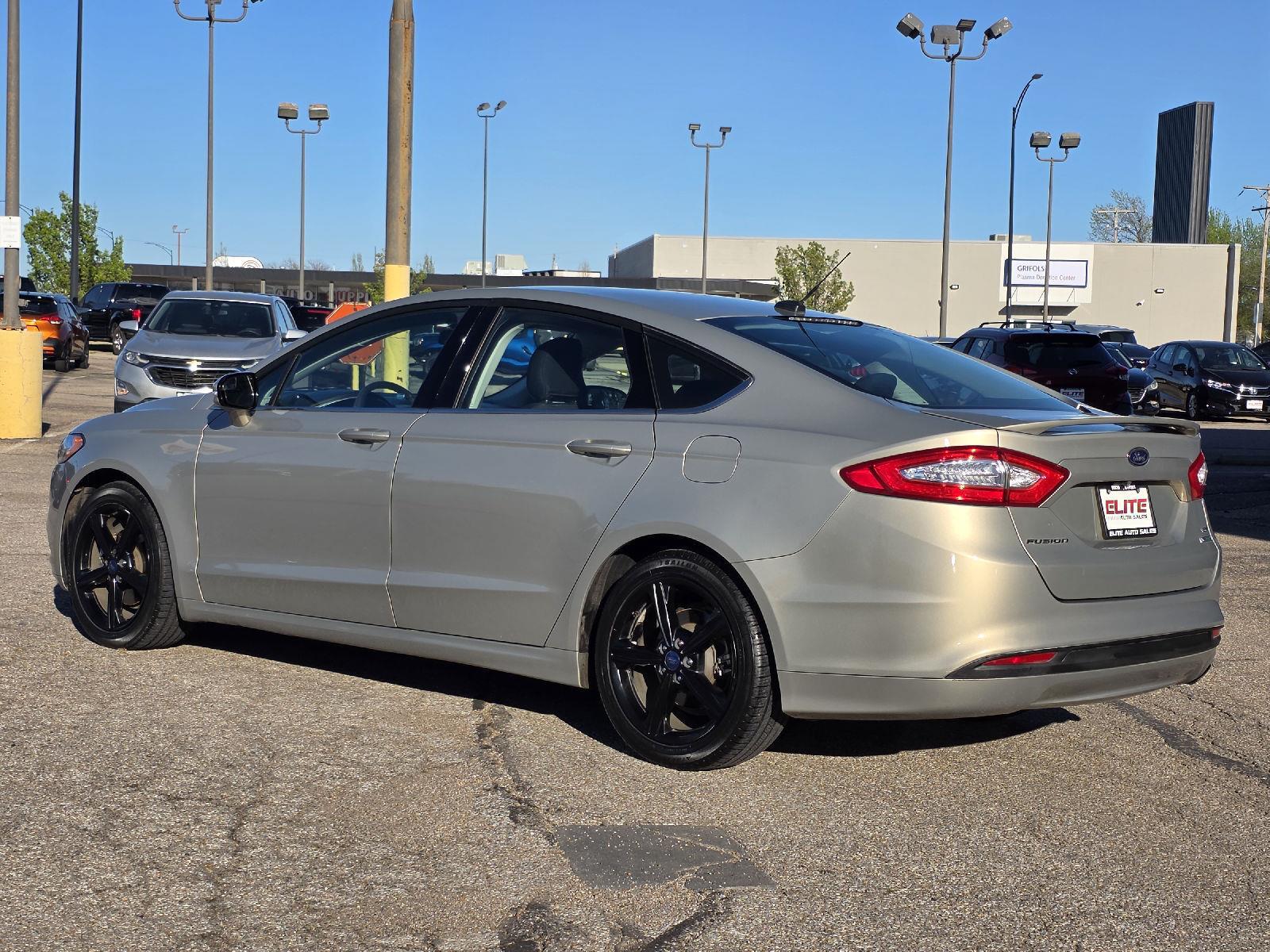 View vehicle photo 7