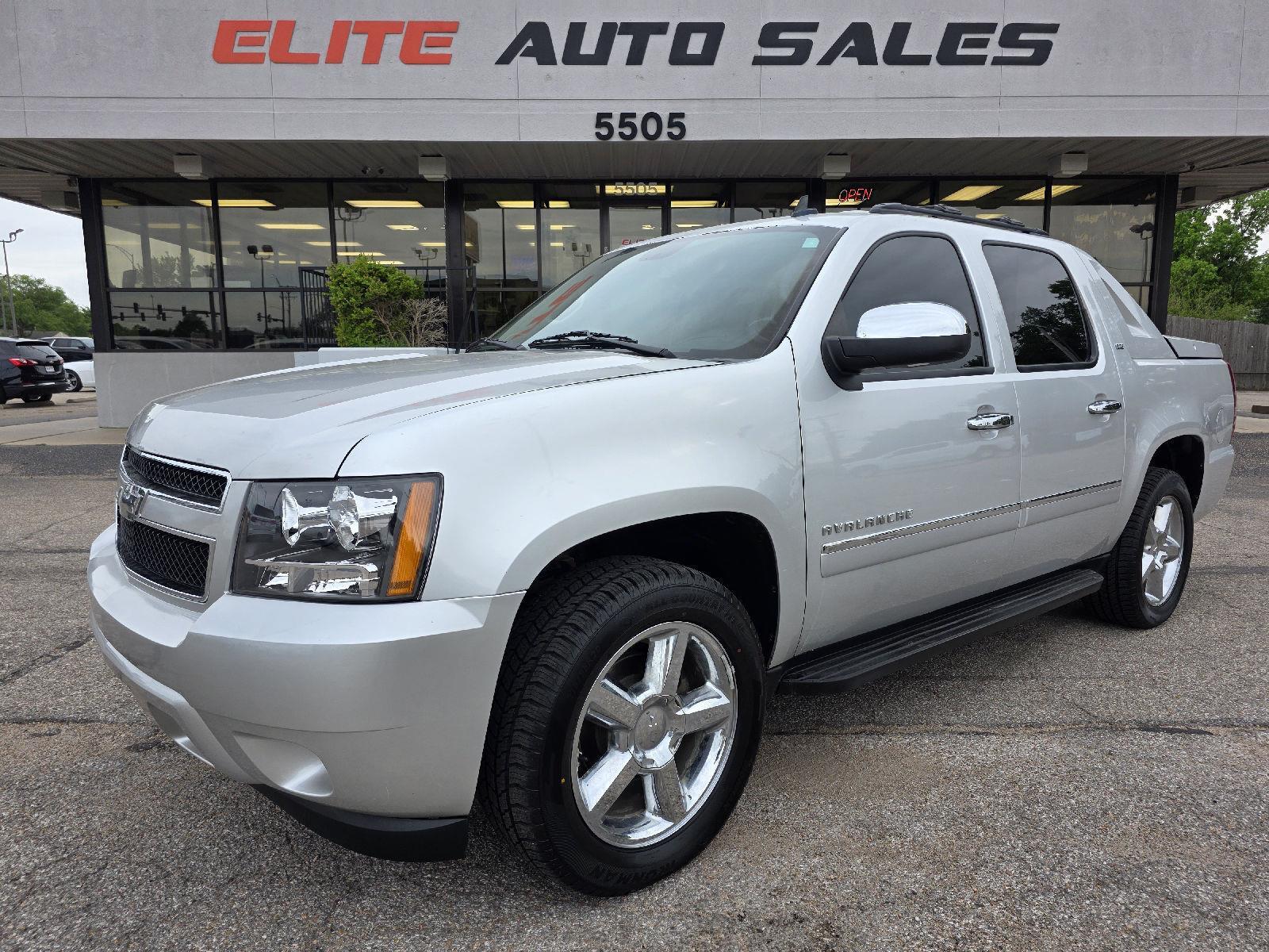 Silver Ice Metallic 2012 Chevrolet Avalanche LTZ 4WD Pickup Truck Four-Wheel Drive 6-Speed Automatic