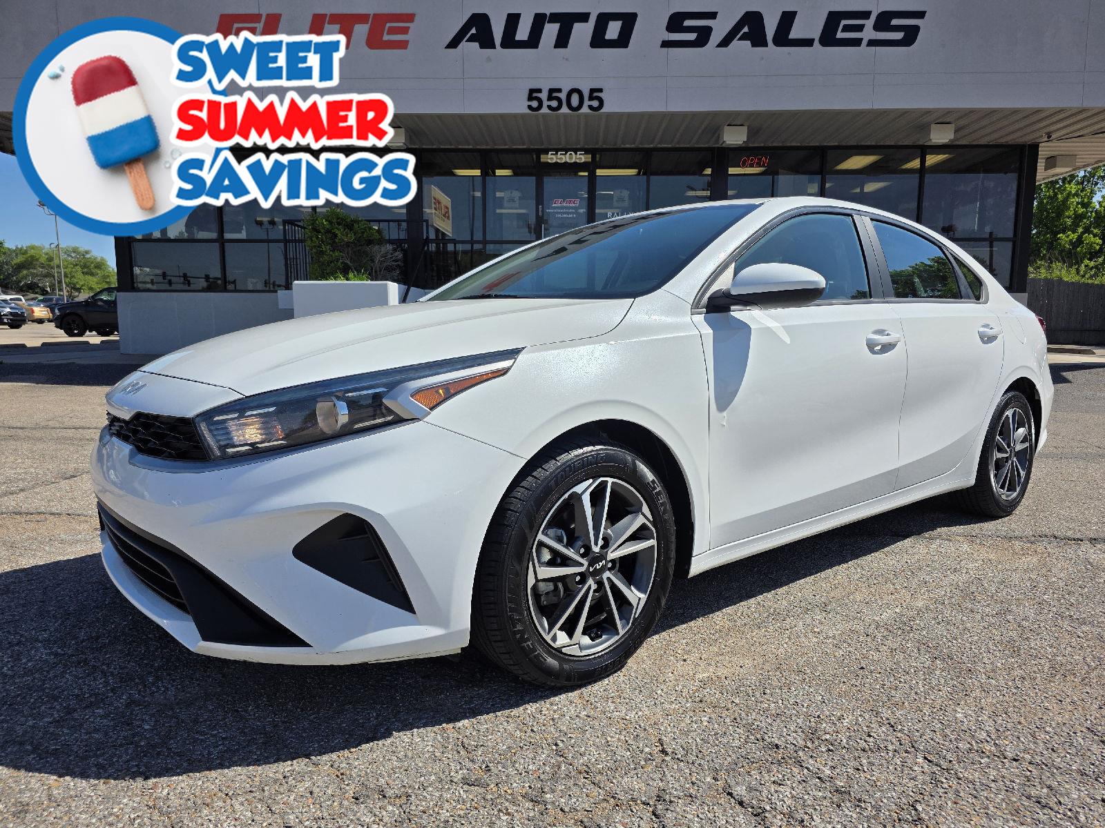 Snow White Pearl 2022 Kia Forte Sedan Front-Wheel Drive Continuously Variable Transmission